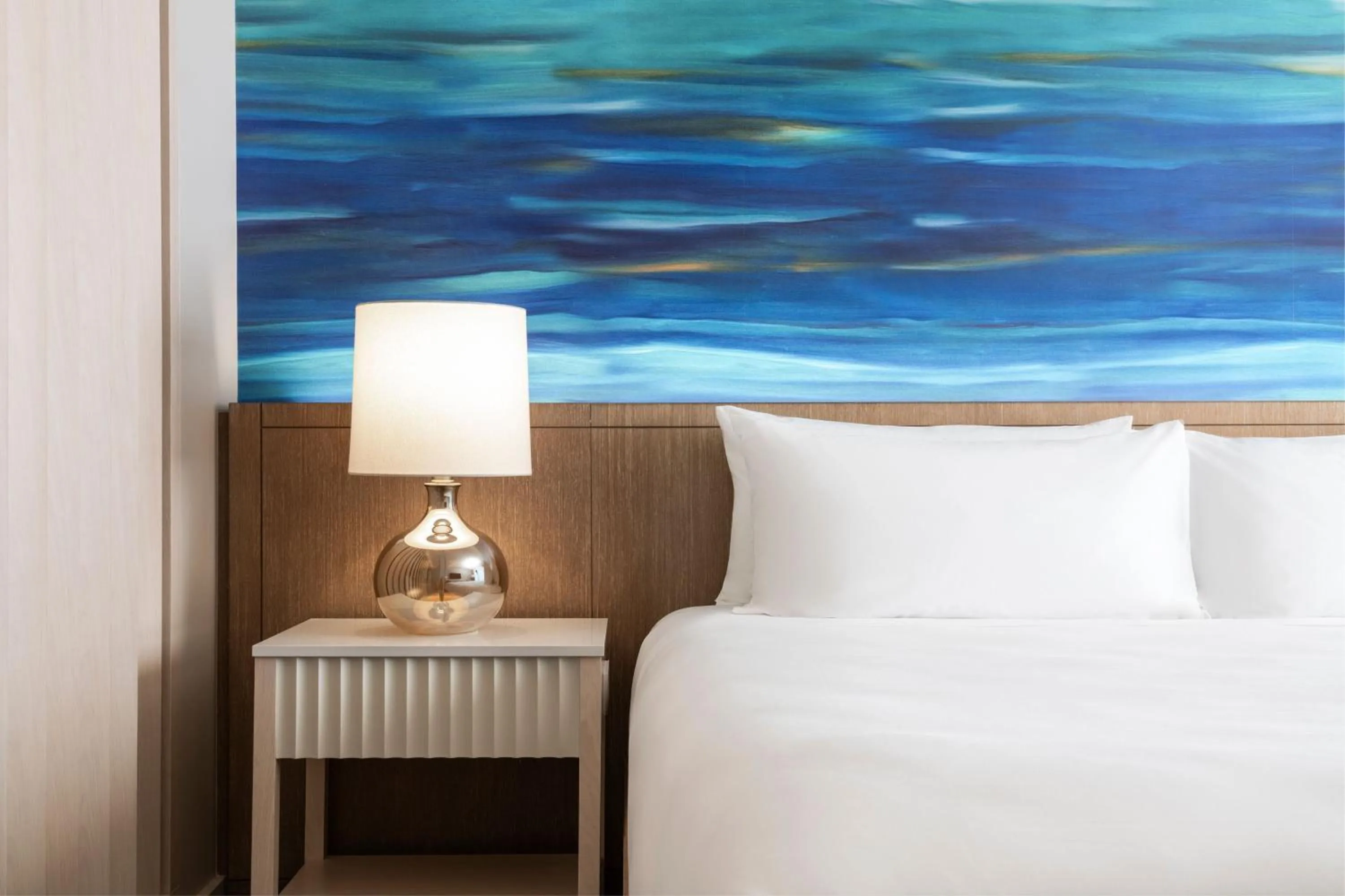 Photo of the whole room, Bed in Sheraton Waikiki Beach Resort