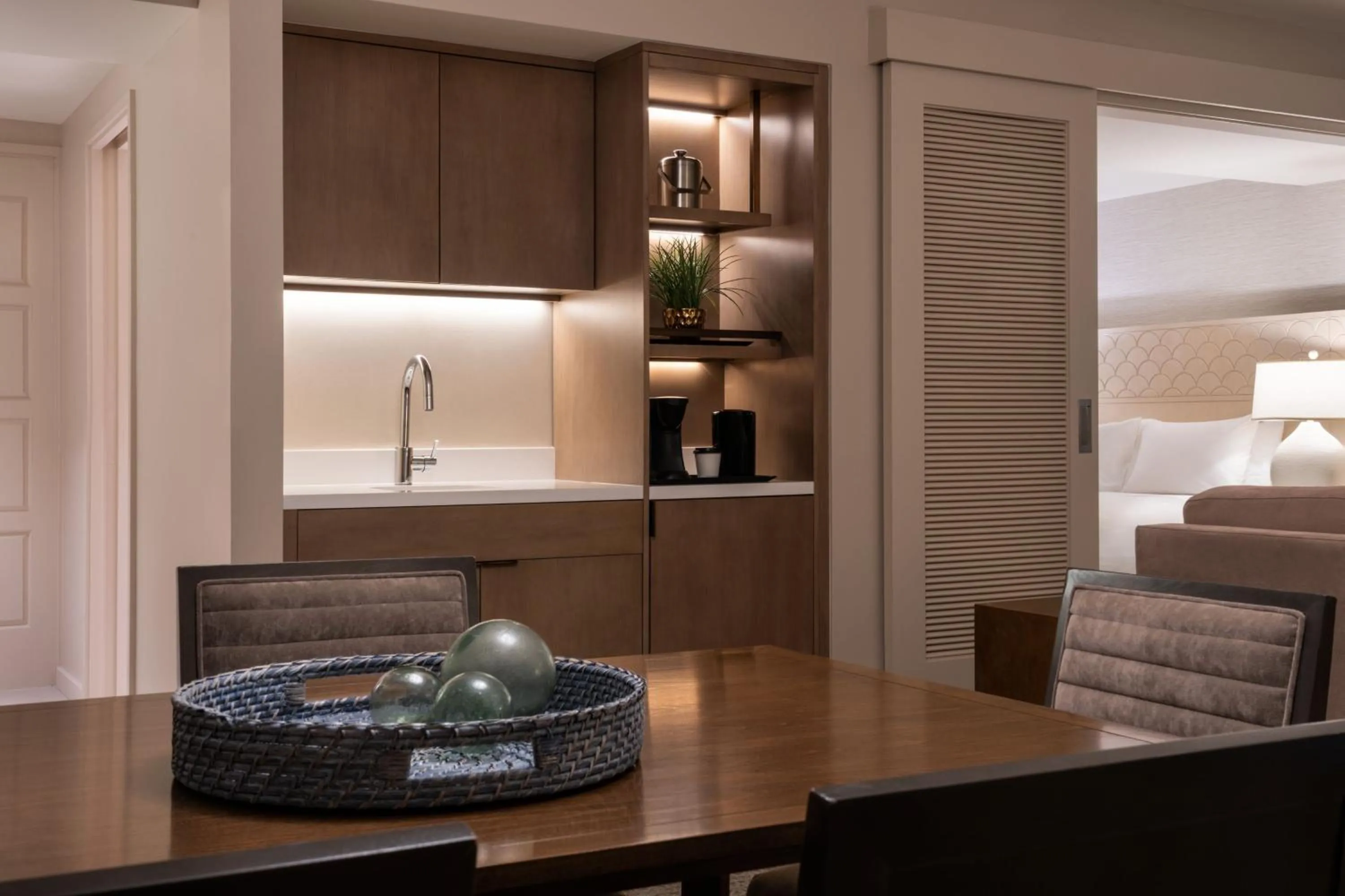 Lounge or bar in Sheraton Waikiki Beach Resort