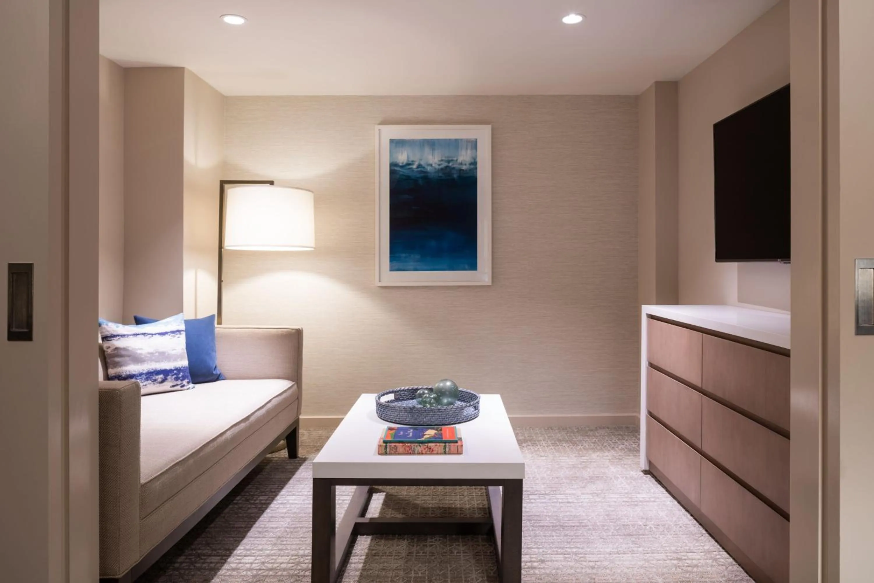 Photo of the whole room, Bed in Sheraton Waikiki Beach Resort