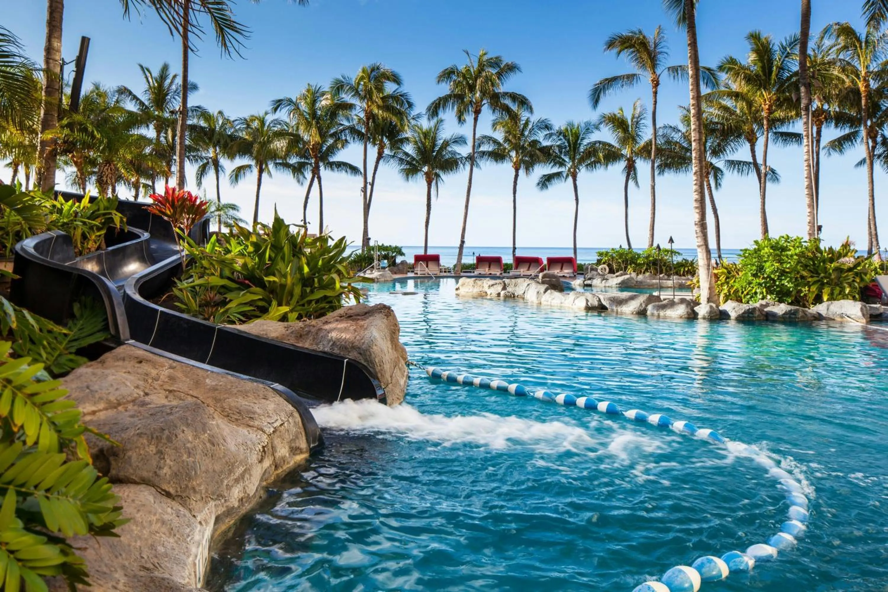 Swimming pool in Sheraton Waikiki Beach Resort