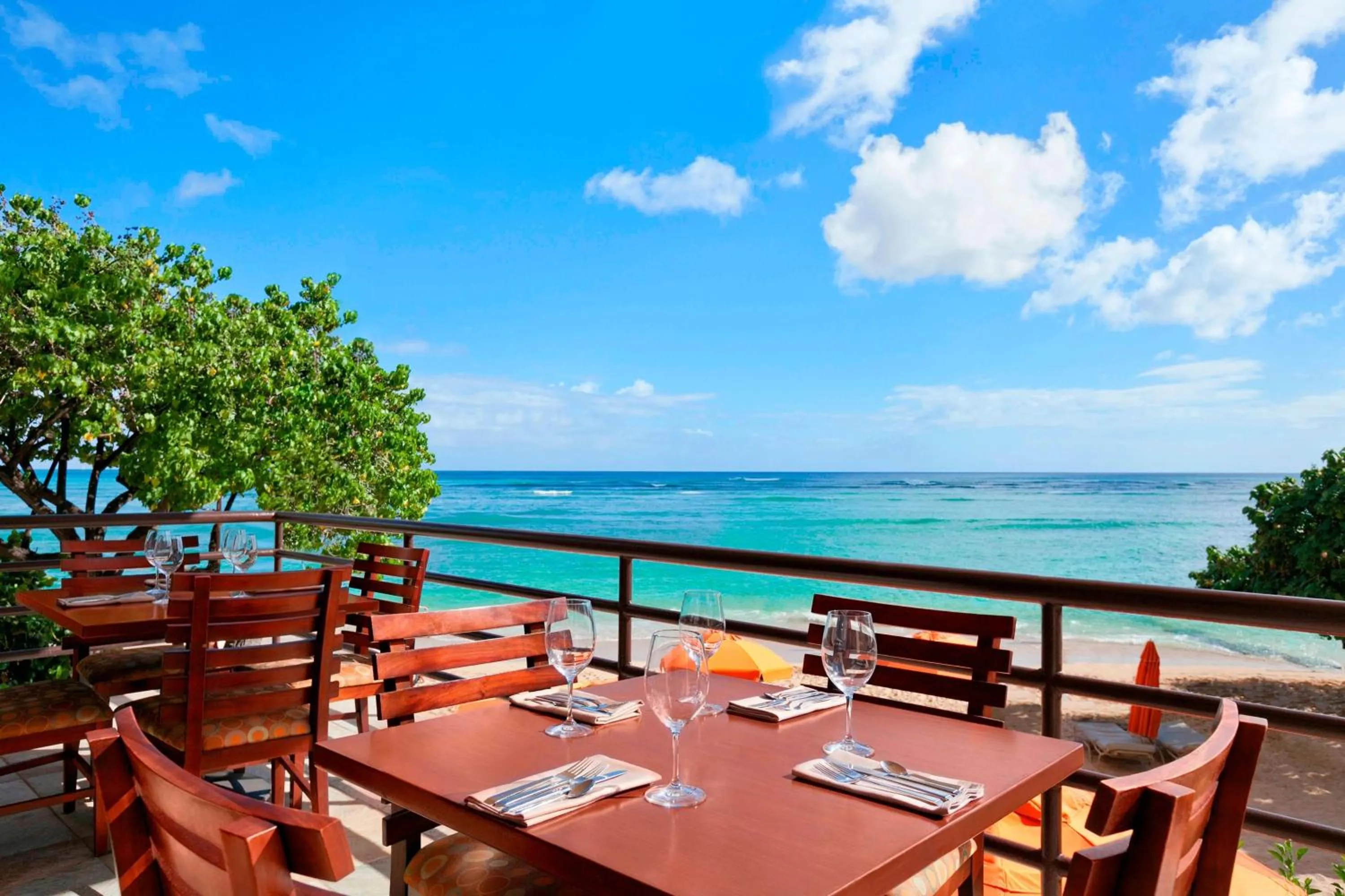 Restaurant/places to eat in Sheraton Waikiki Beach Resort
