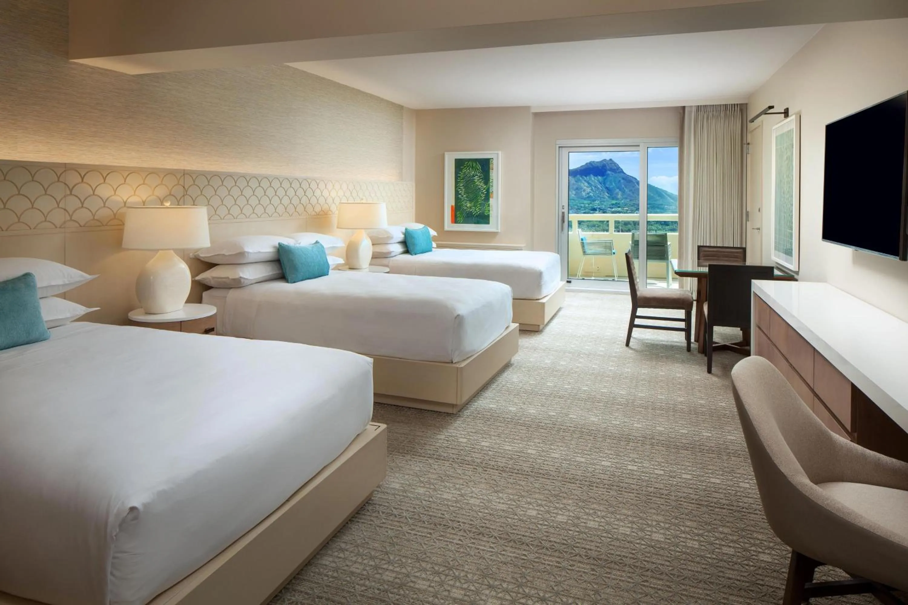 Bedroom, Bed in Sheraton Waikiki Beach Resort