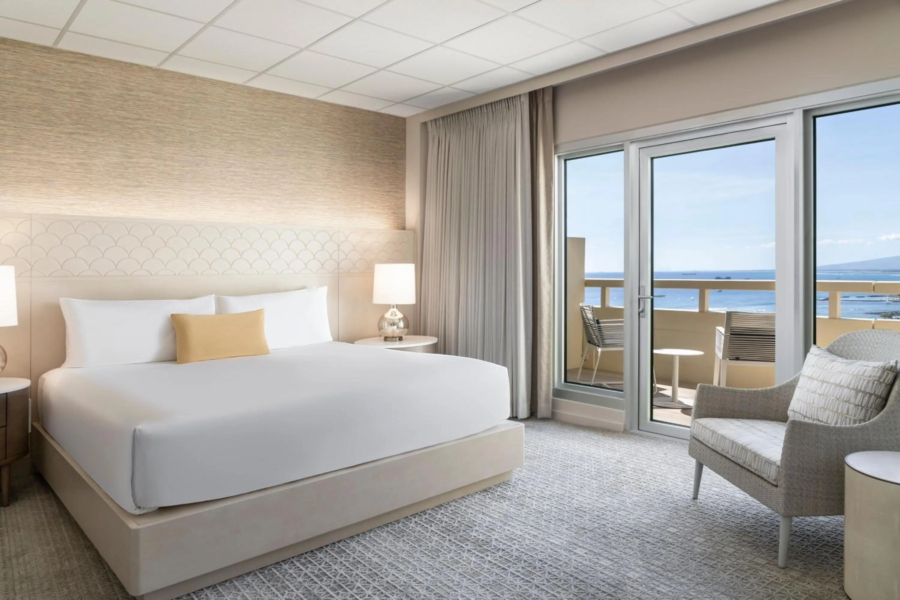 Bedroom, Bed in Sheraton Waikiki Beach Resort