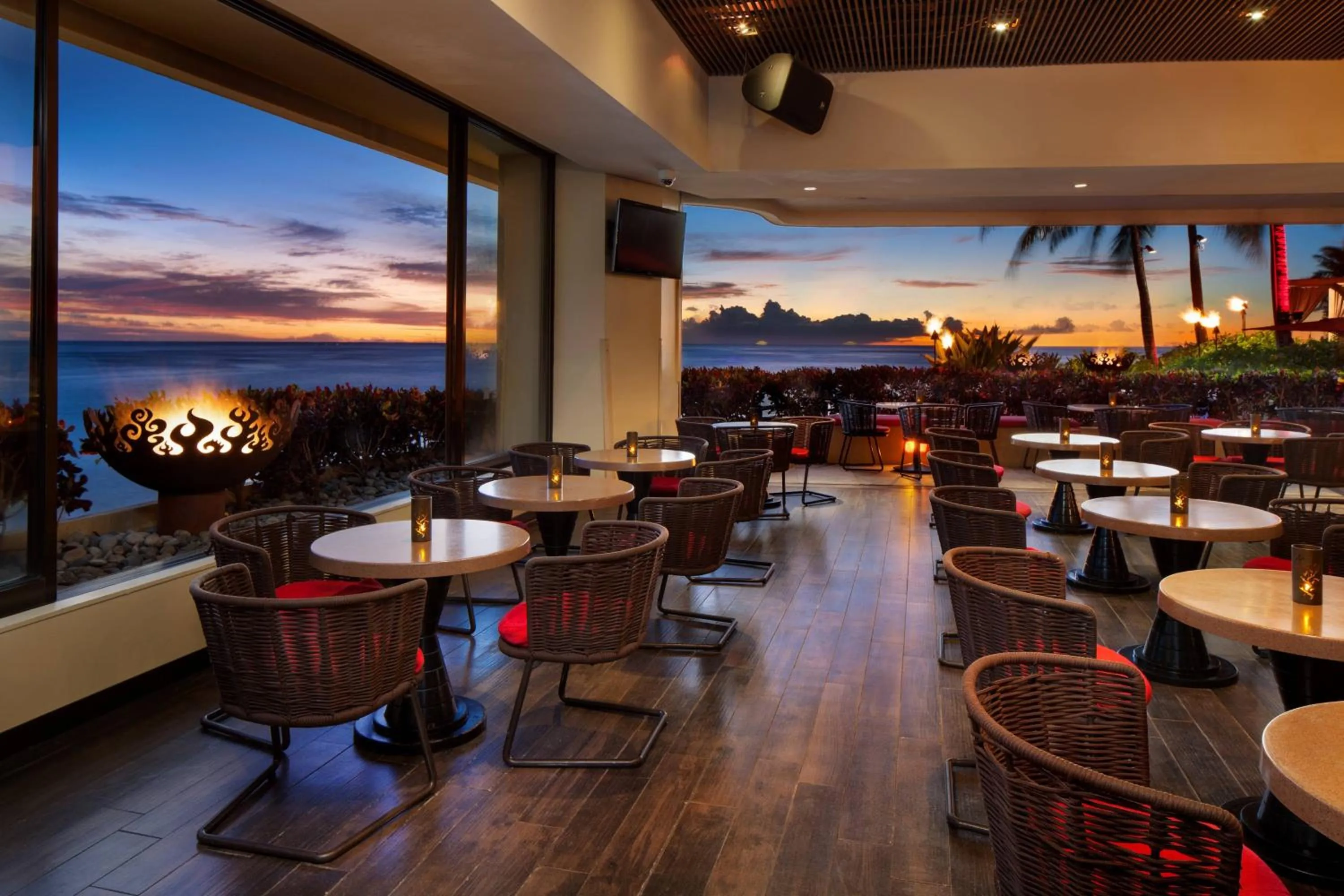 Restaurant/places to eat in Sheraton Waikiki Beach Resort