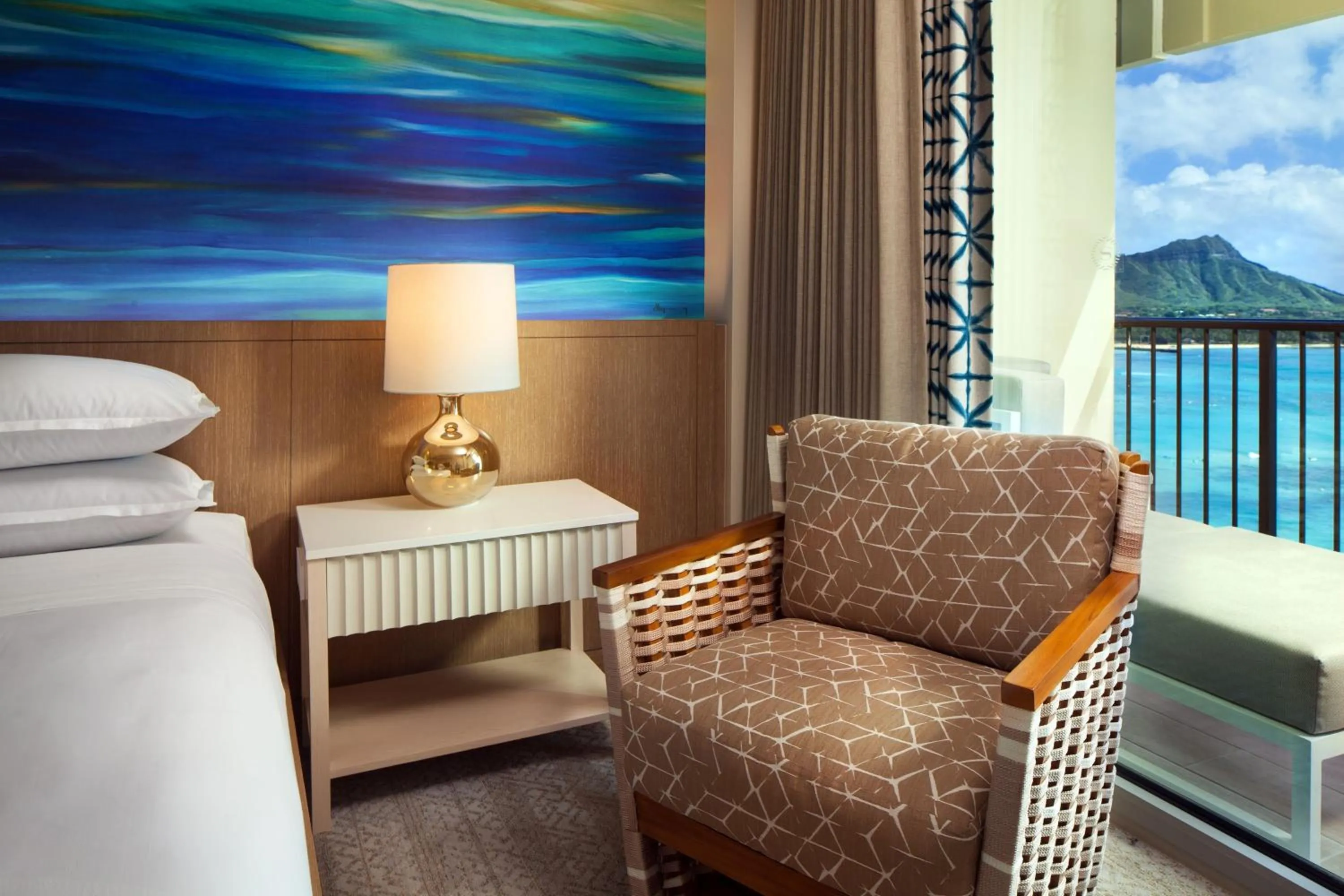 Photo of the whole room, Bed in Sheraton Waikiki Beach Resort