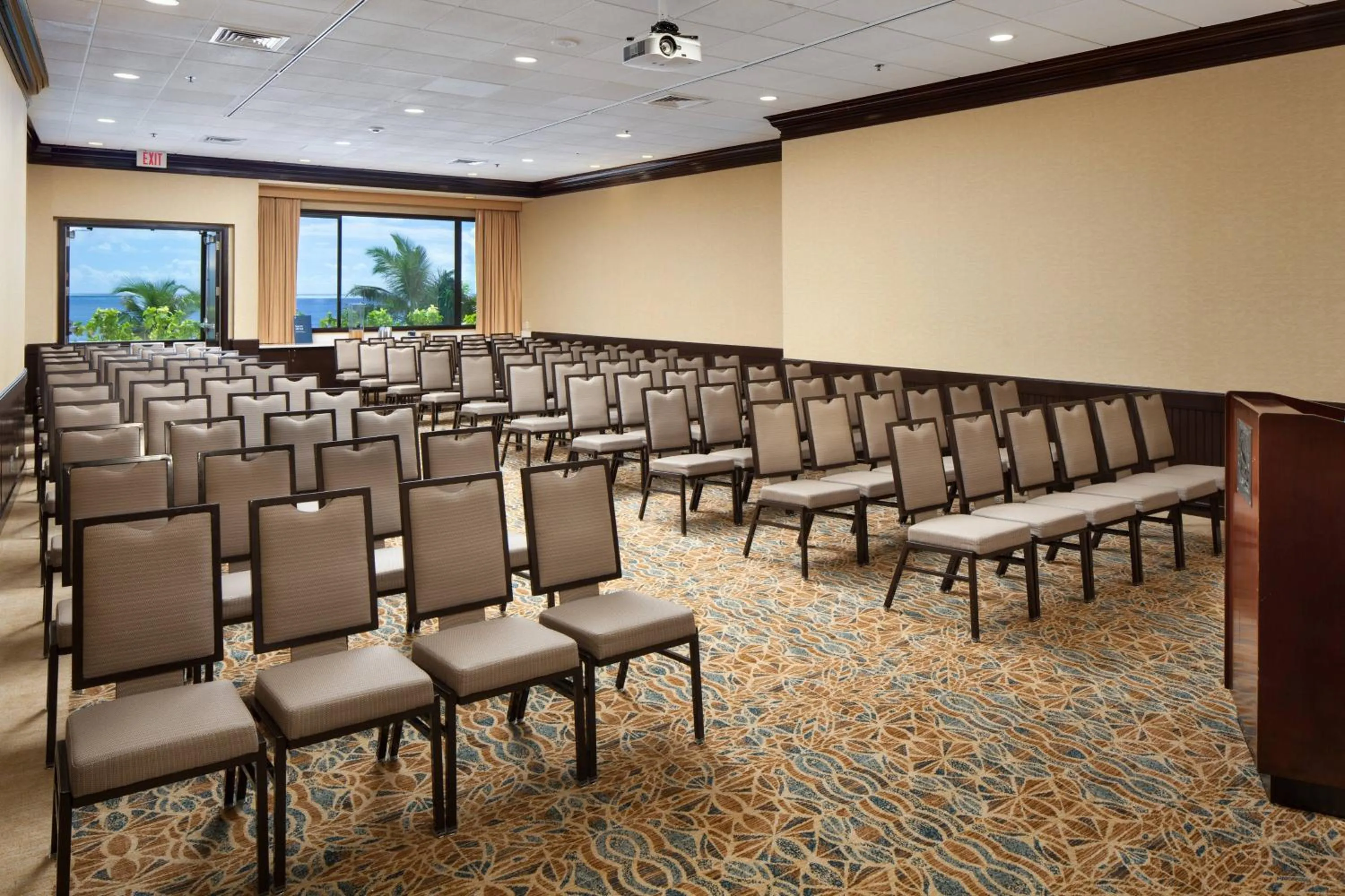 Meeting/conference room in Sheraton Waikiki Beach Resort