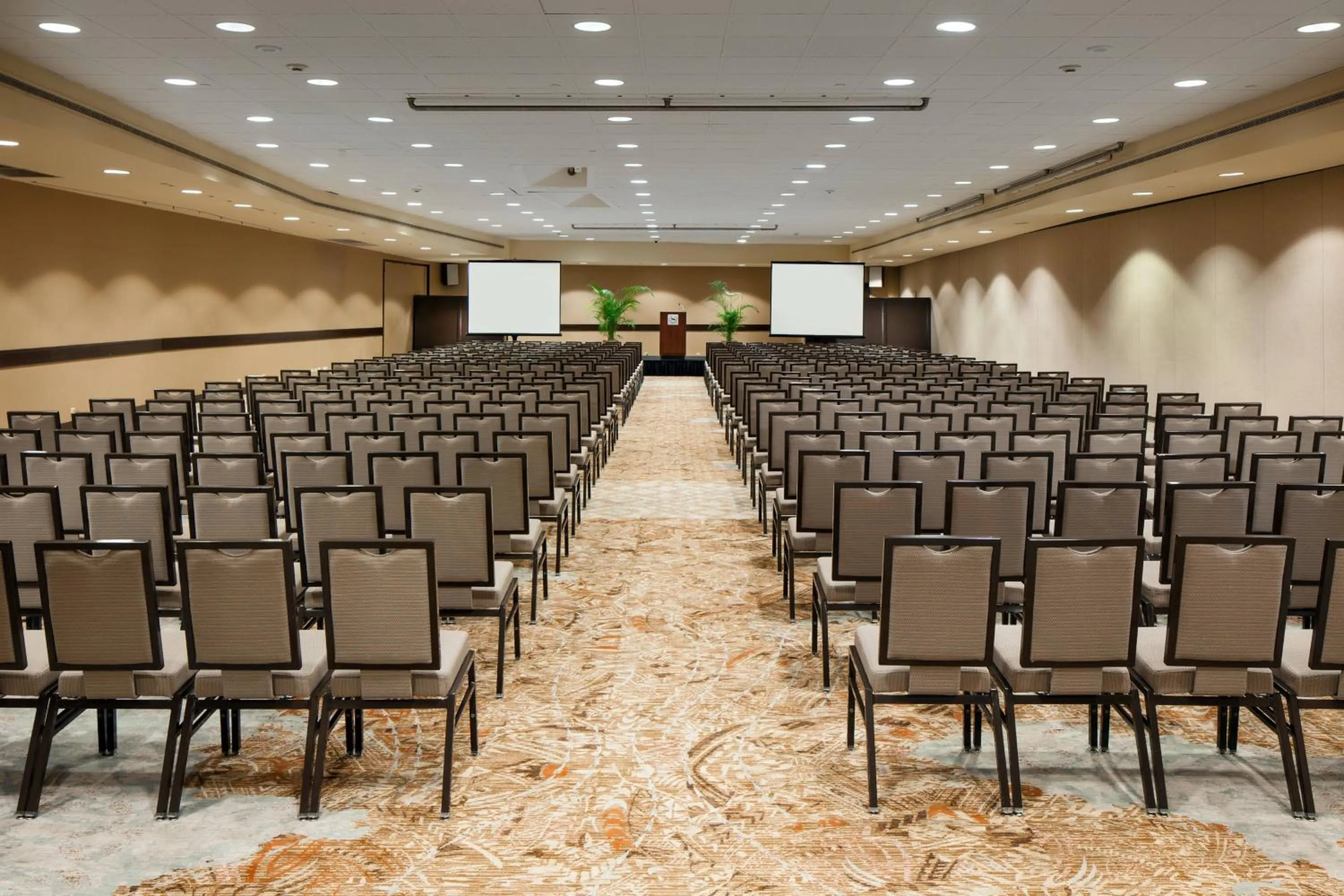 Meeting/conference room in Sheraton Waikiki Beach Resort