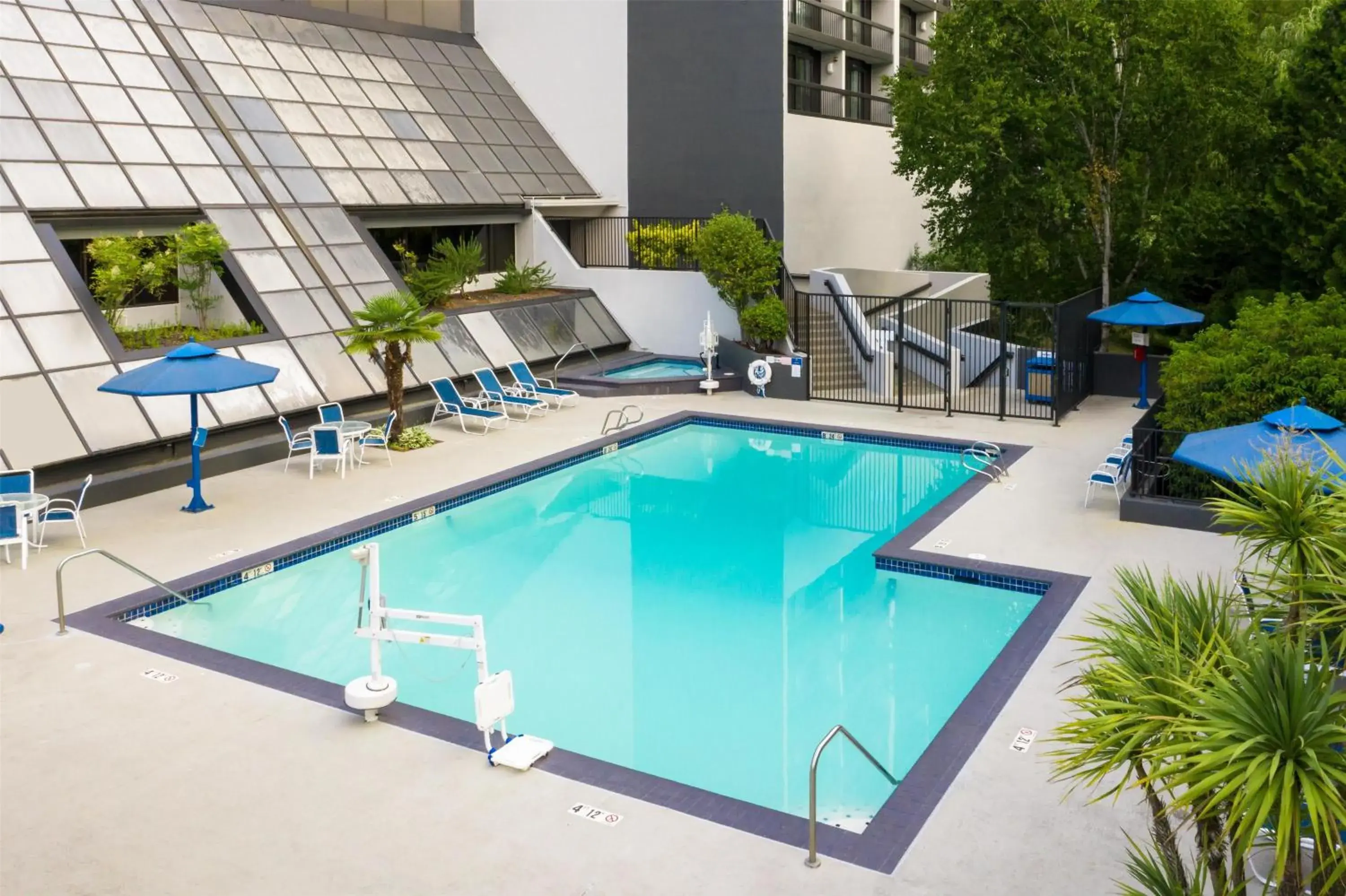 Pool view in Hilton Bellevue Pool view in Hilton Bellevue