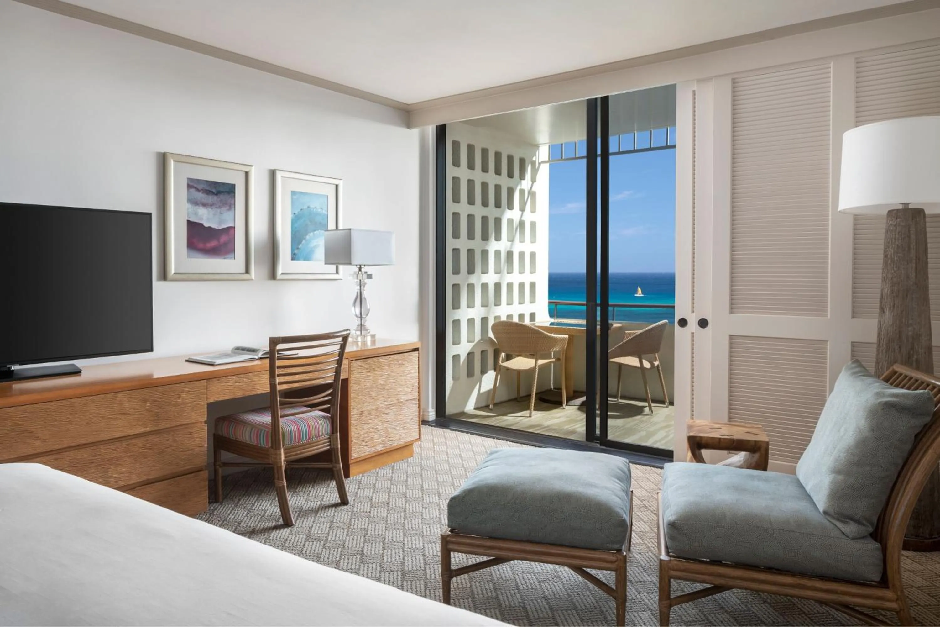 Photo of the whole room, Bed in The Royal Hawaiian, A Luxury Collection Resort, Waikiki