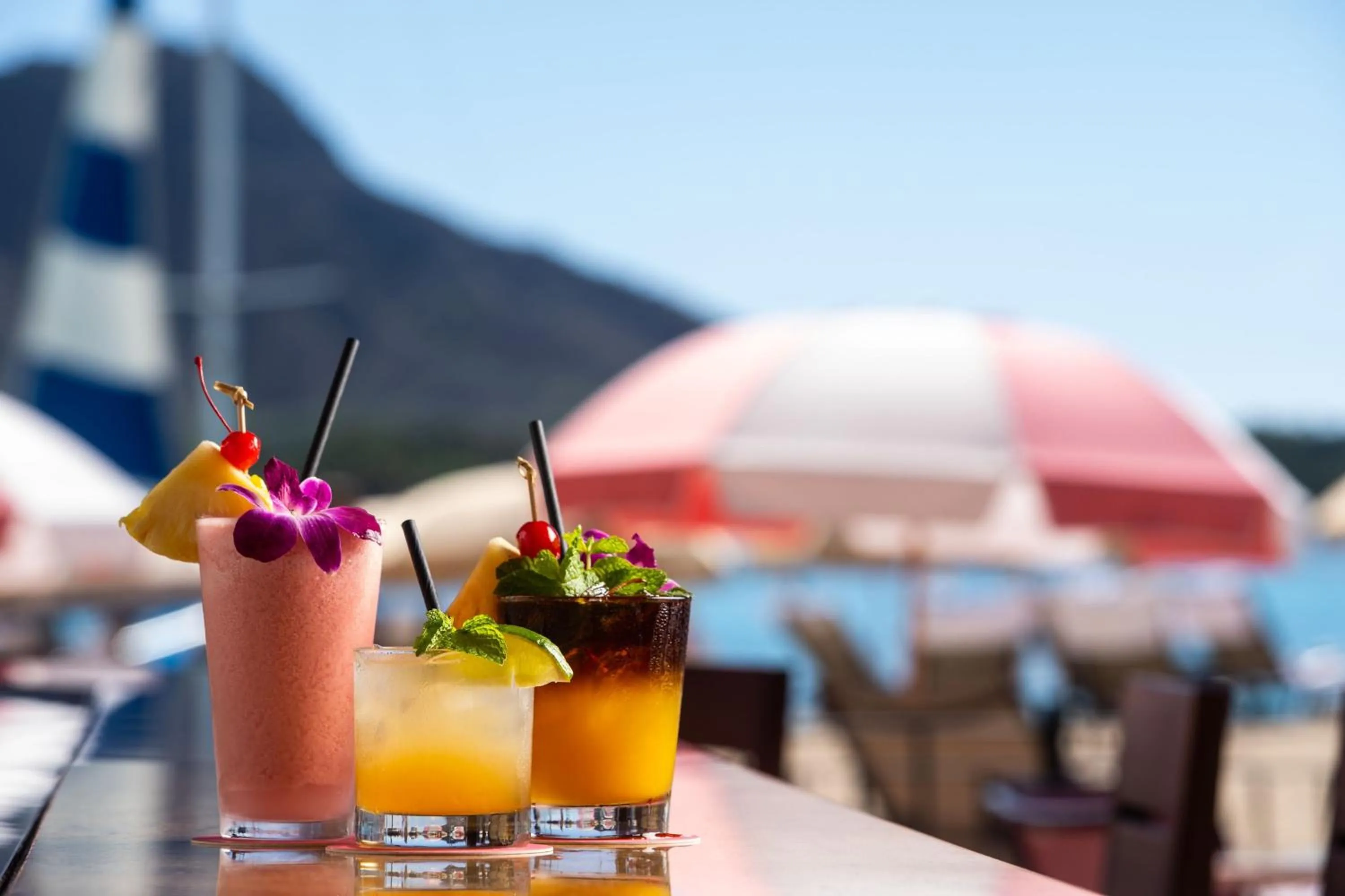 Lounge or bar in The Royal Hawaiian, A Luxury Collection Resort, Waikiki