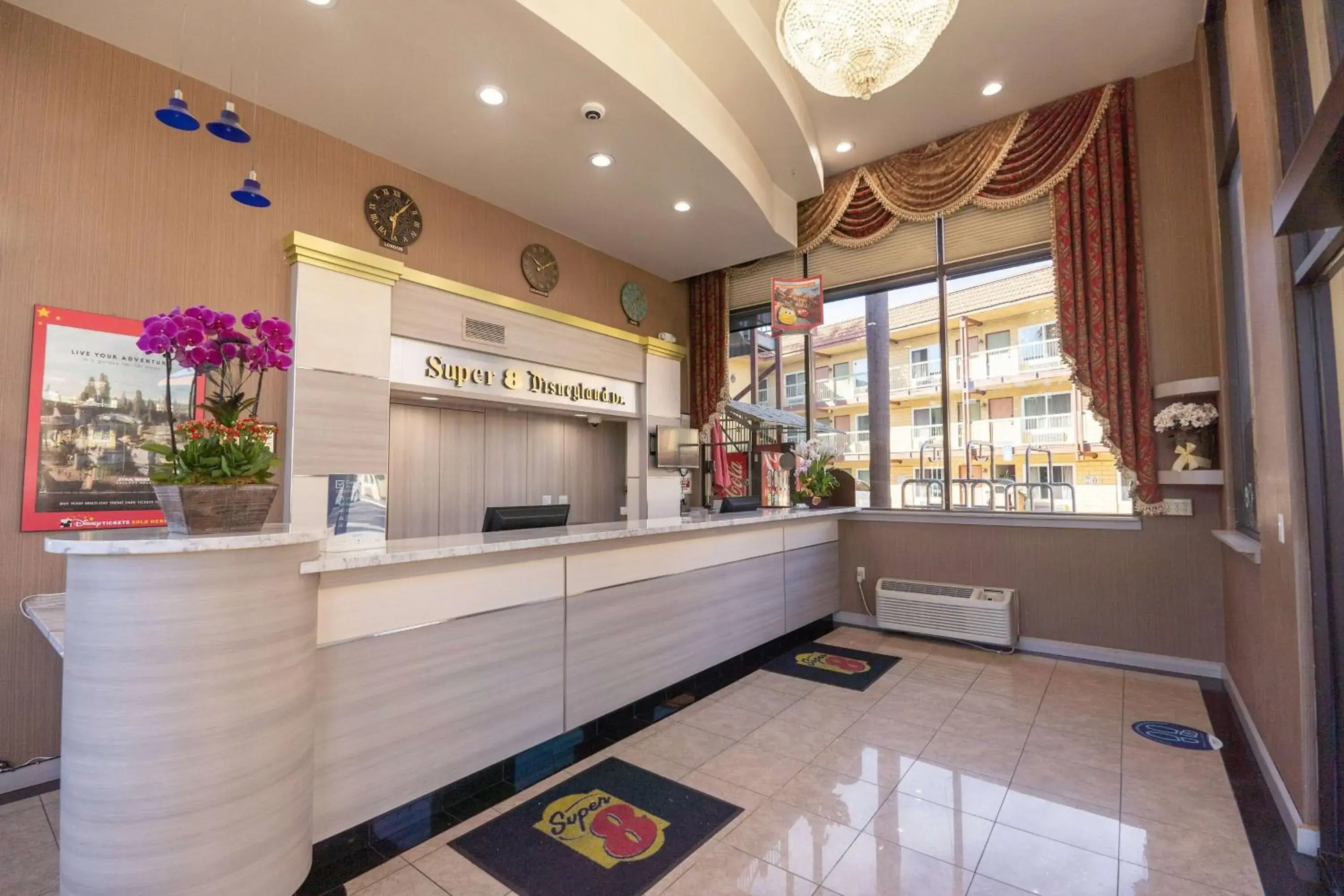 Lobby or reception in Super 8 by Wyndham Anaheim/Disneyland Drive Lobby or reception in Super 8 by Wyndham Anaheim/Disneyland Drive