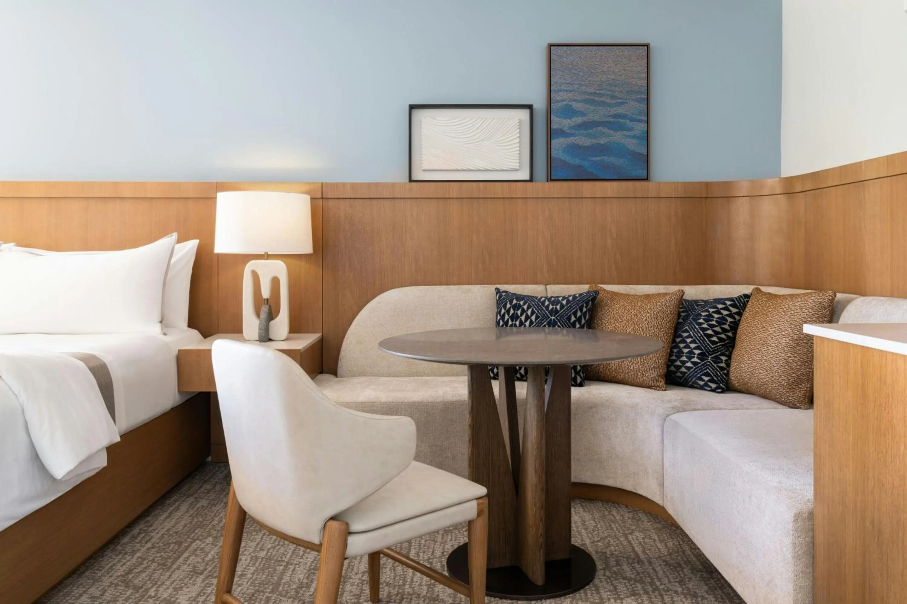 Photo of the whole room, Bed in Moana Surfrider, A Westin Resort & Spa, Waikiki Beach