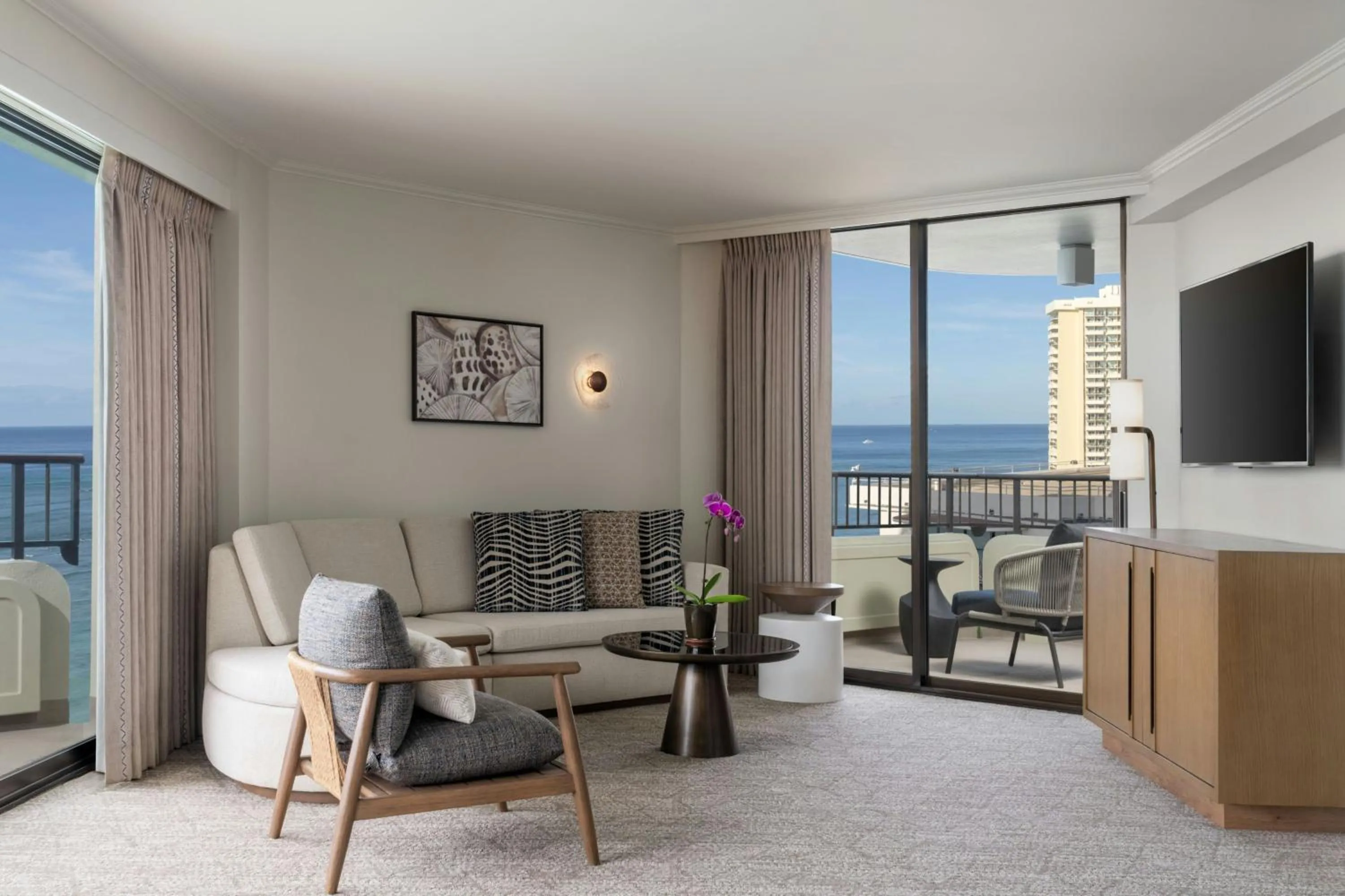 Living room in Moana Surfrider, A Westin Resort & Spa, Waikiki Beach