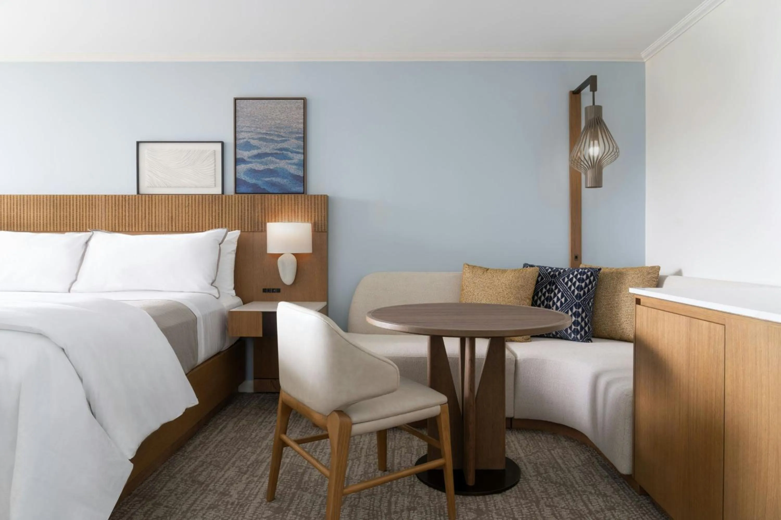 Photo of the whole room, Bed in Moana Surfrider, A Westin Resort & Spa, Waikiki Beach