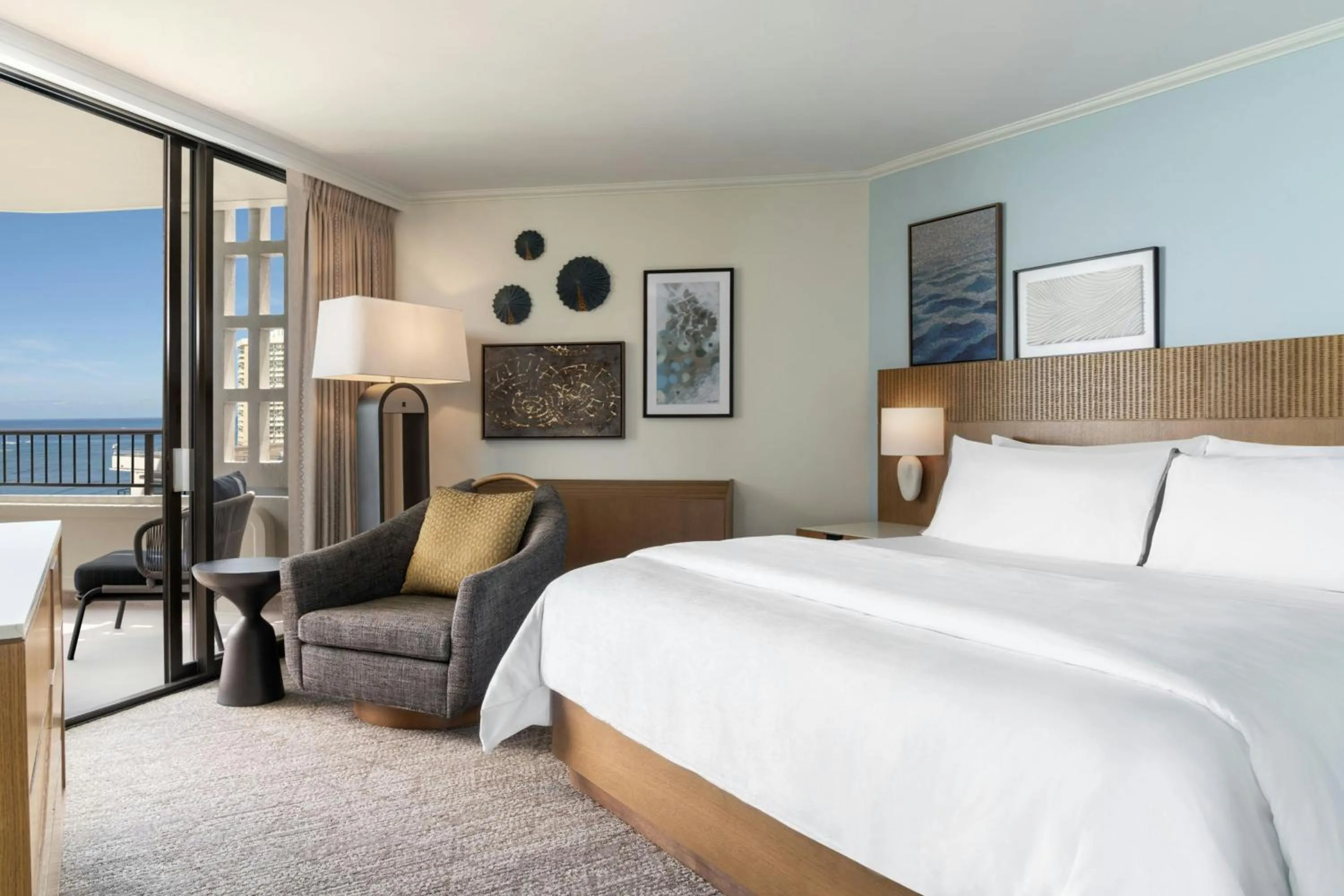 Photo of the whole room, Bed in Moana Surfrider, A Westin Resort & Spa, Waikiki Beach