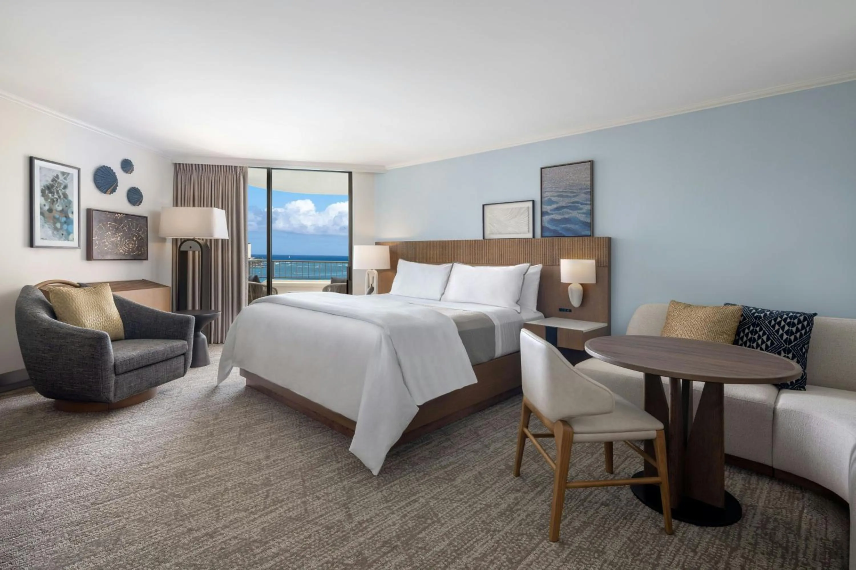 Photo of the whole room, Bed in Moana Surfrider, A Westin Resort & Spa, Waikiki Beach