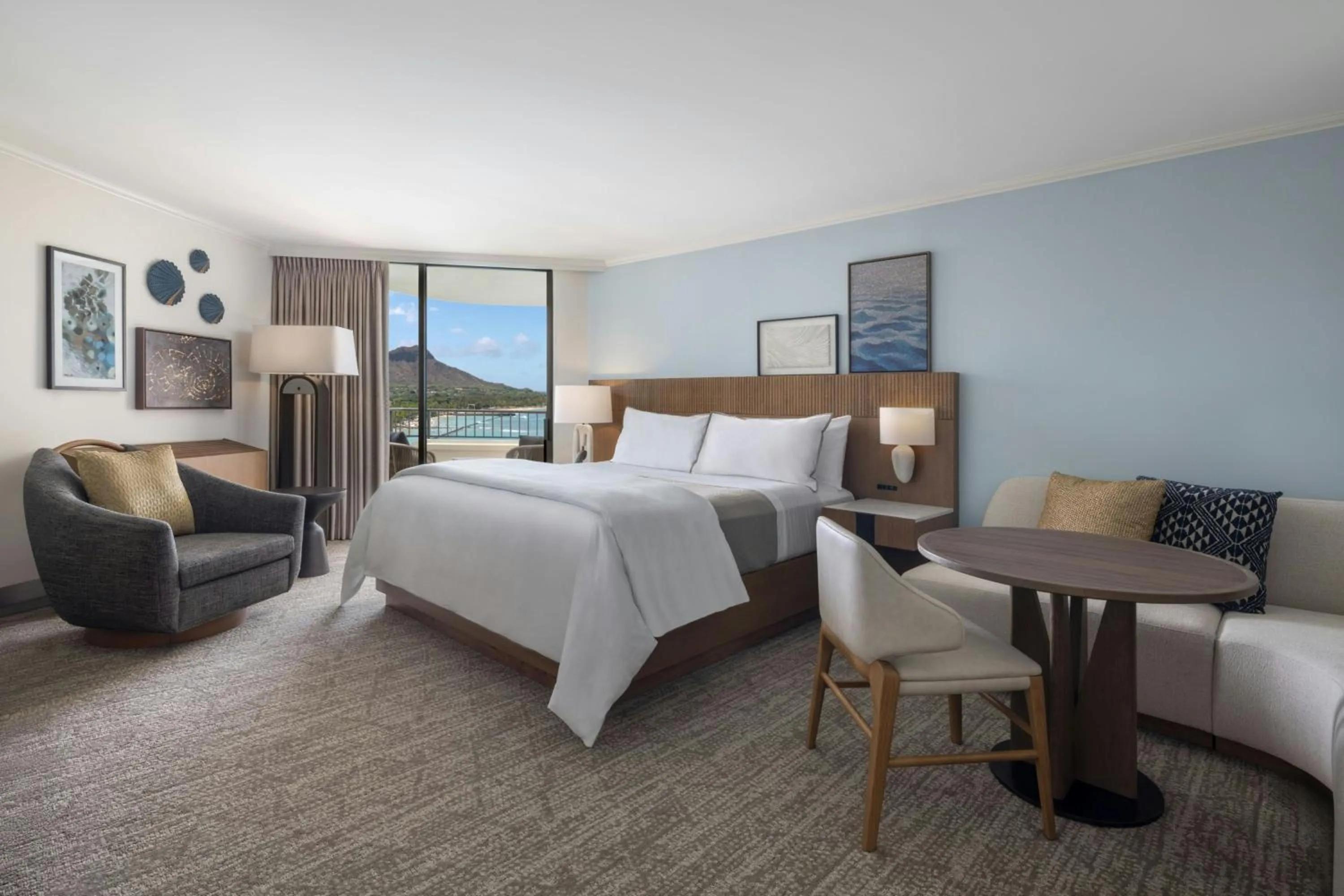 Photo of the whole room, Bed in Moana Surfrider, A Westin Resort & Spa, Waikiki Beach