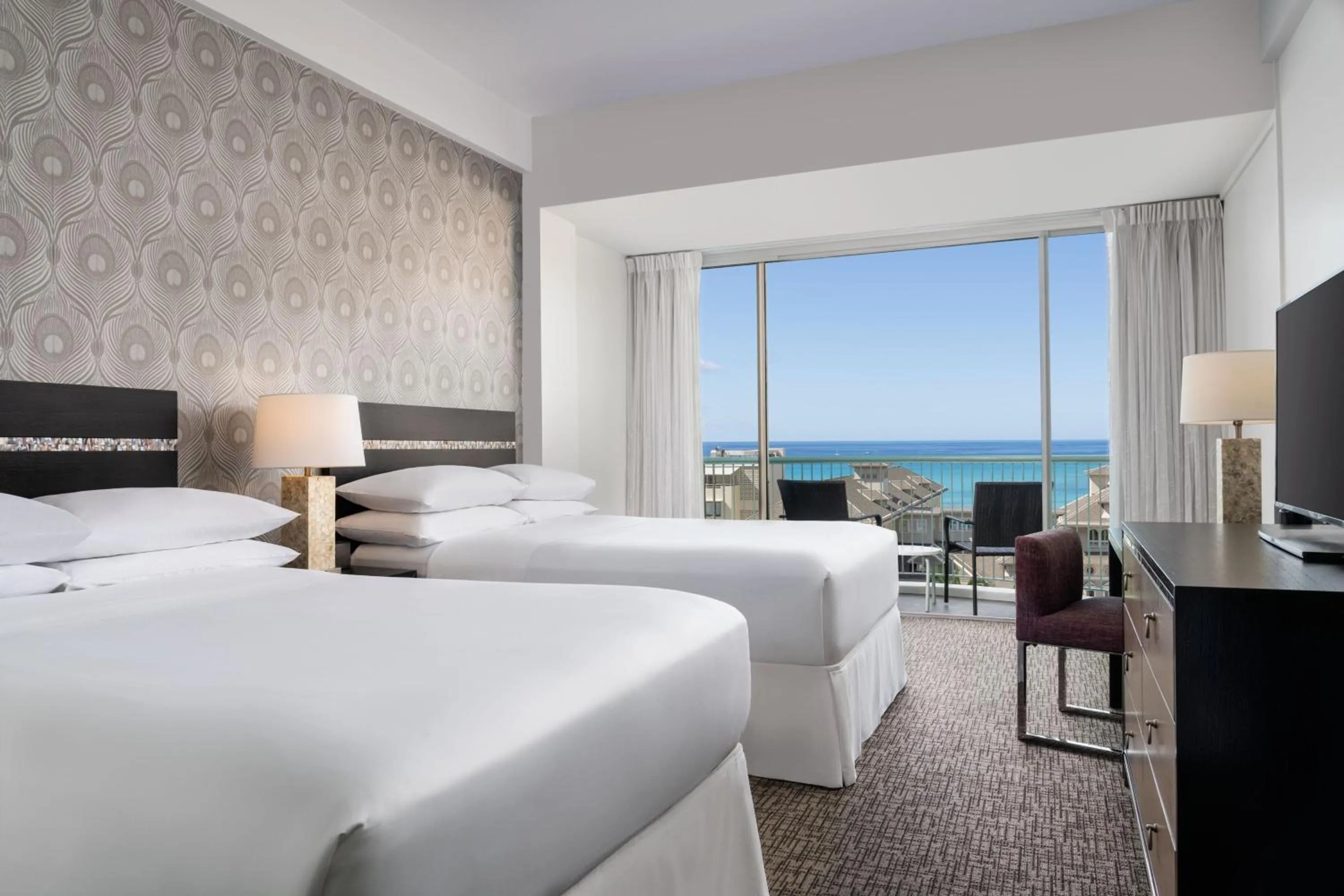 Photo of the whole room, Bed in Sheraton Princess Kaiulani Waikiki Beach