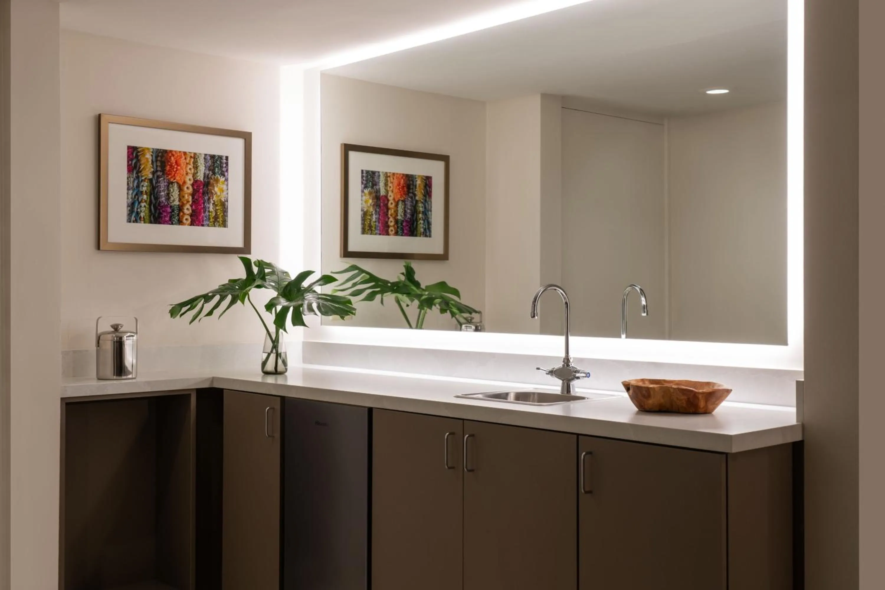 Lounge or bar in Sheraton Princess Kaiulani Waikiki Beach