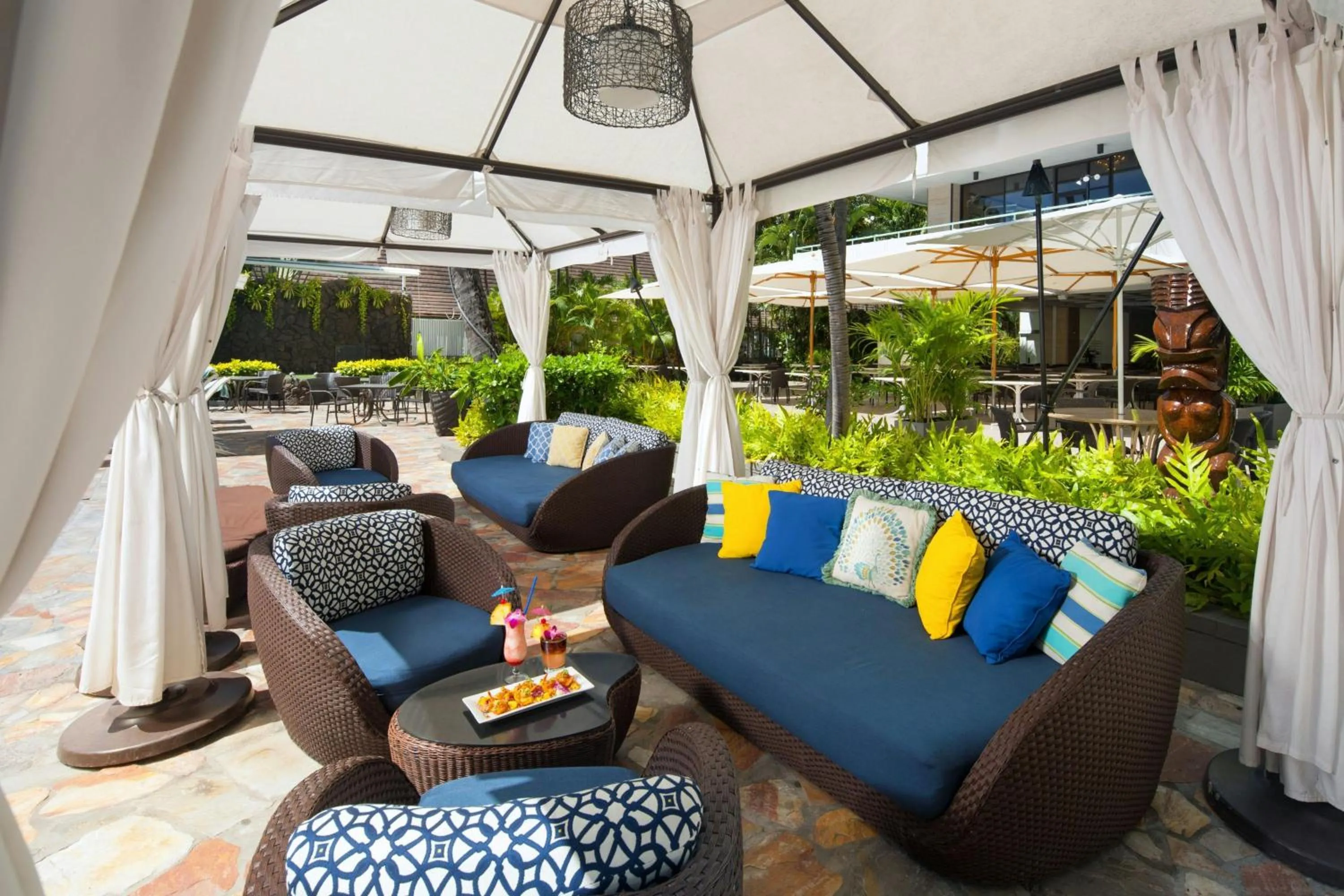 Swimming pool in Sheraton Princess Kaiulani Waikiki Beach
