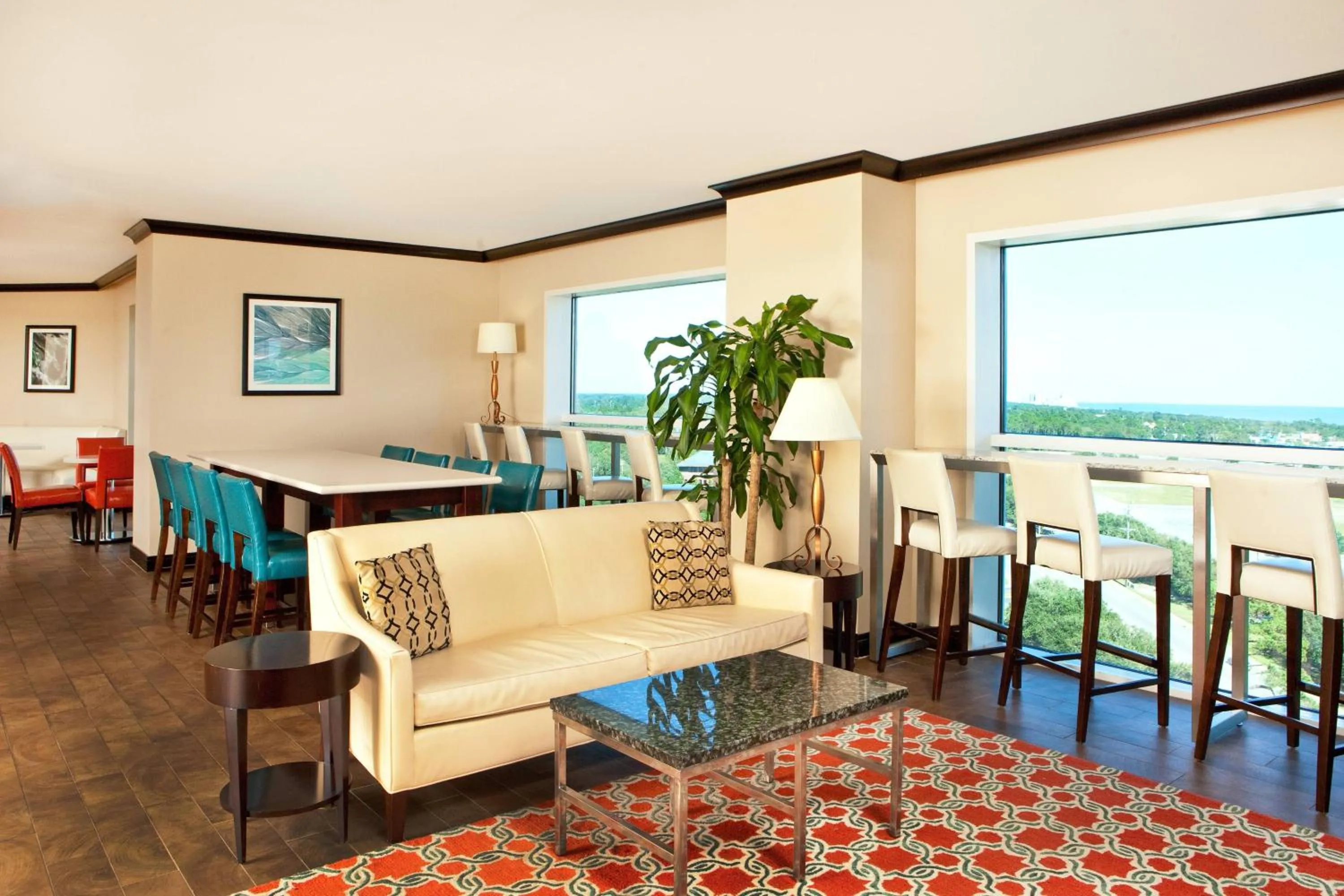 Lounge or bar in Sheraton Myrtle Beach