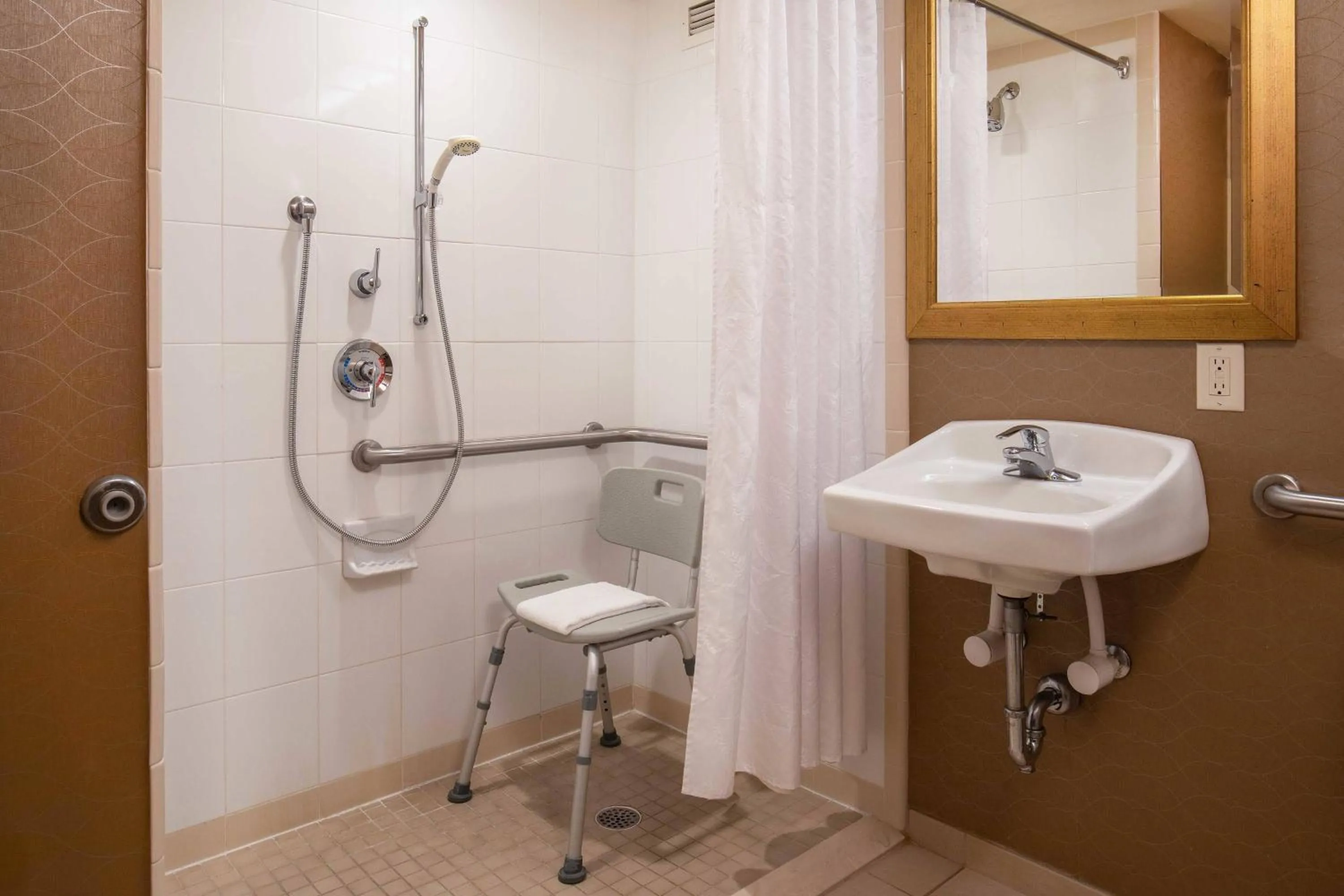 Bathroom in Sheraton Myrtle Beach