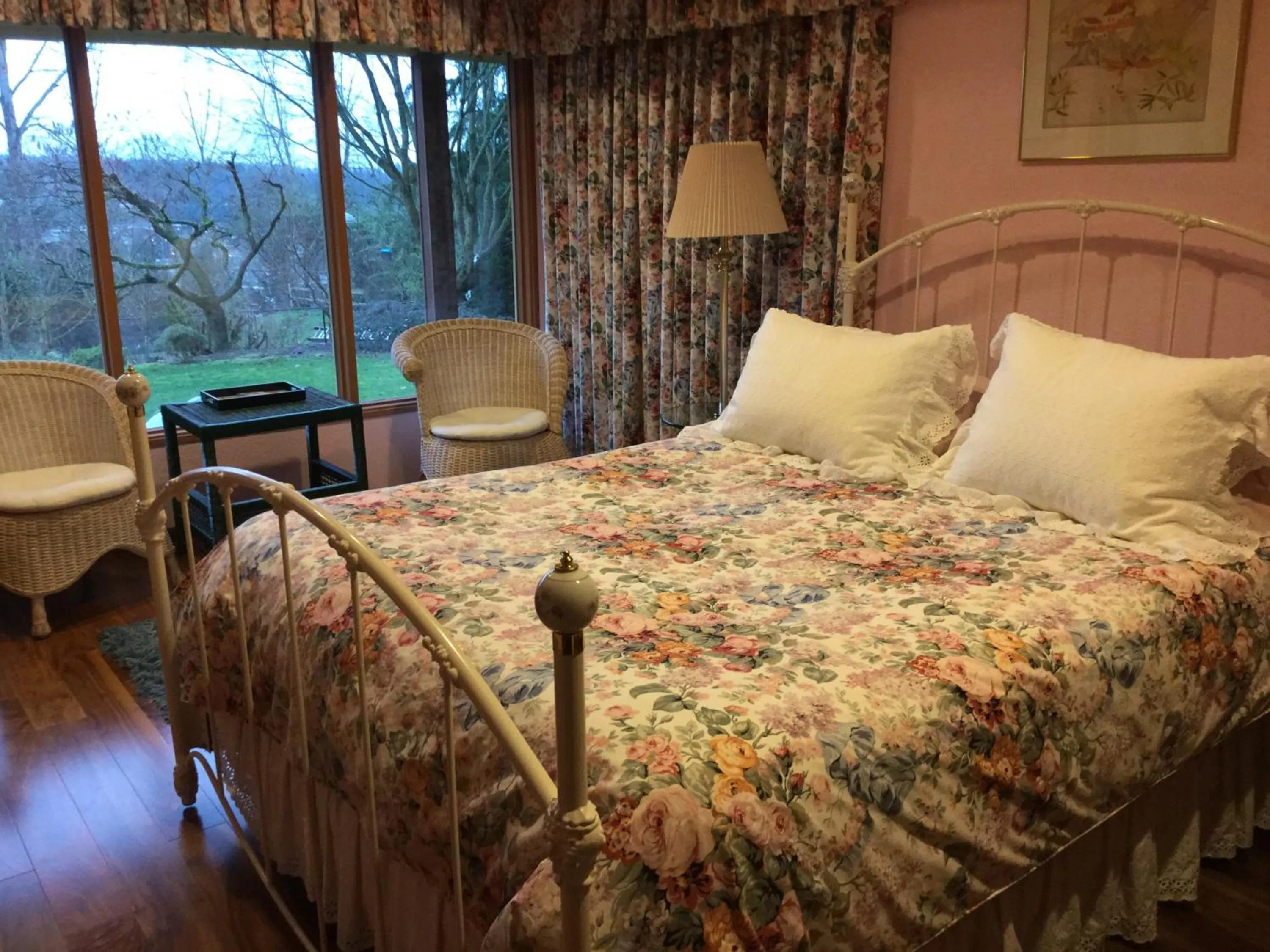 Photo of the whole room, Bed in A Cascade View Bed And Breakfast