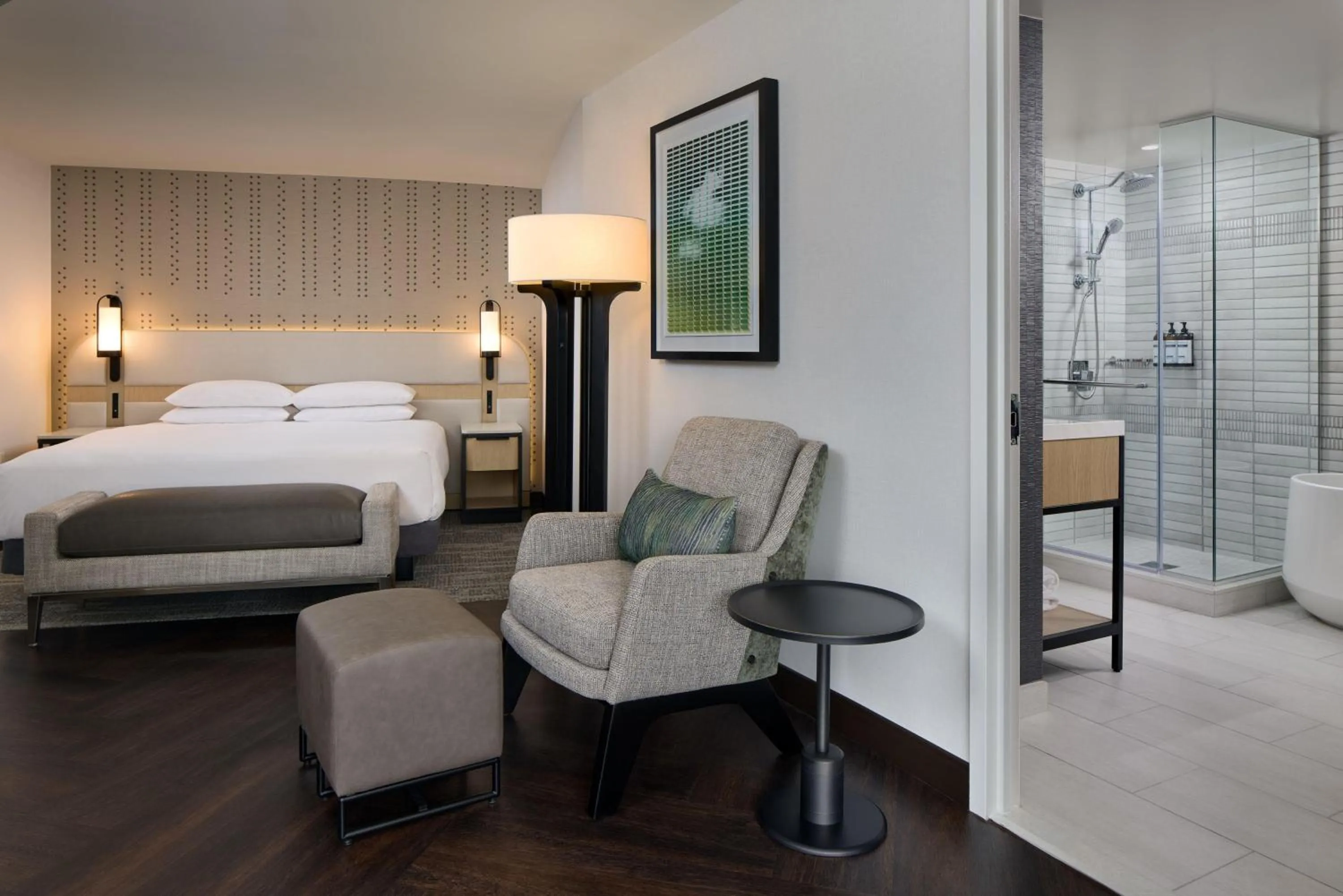 Photo of the whole room, Bed in Hyatt Regency Washington on Capitol Hill