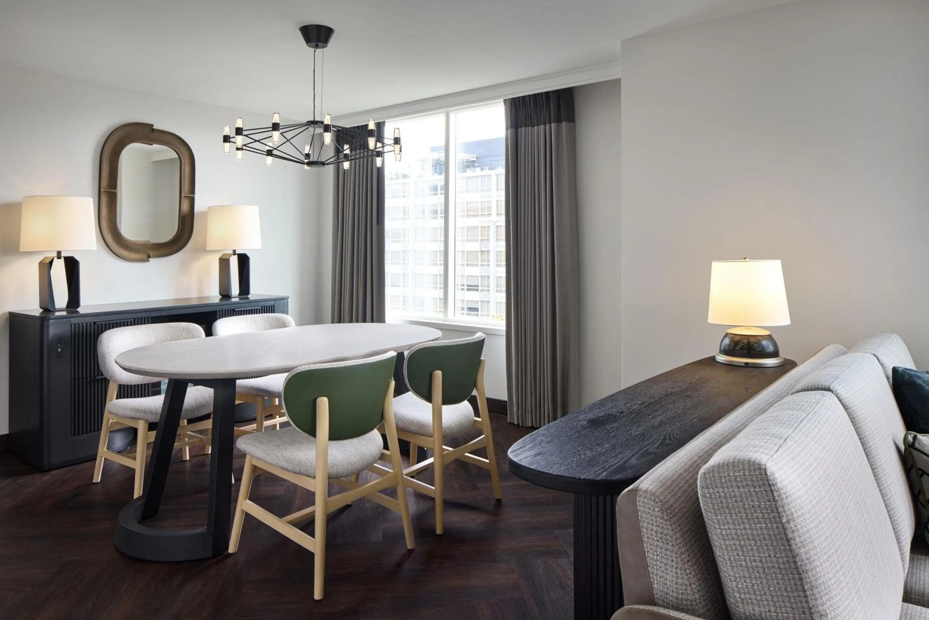 Dining area in Hyatt Regency Washington on Capitol Hill
