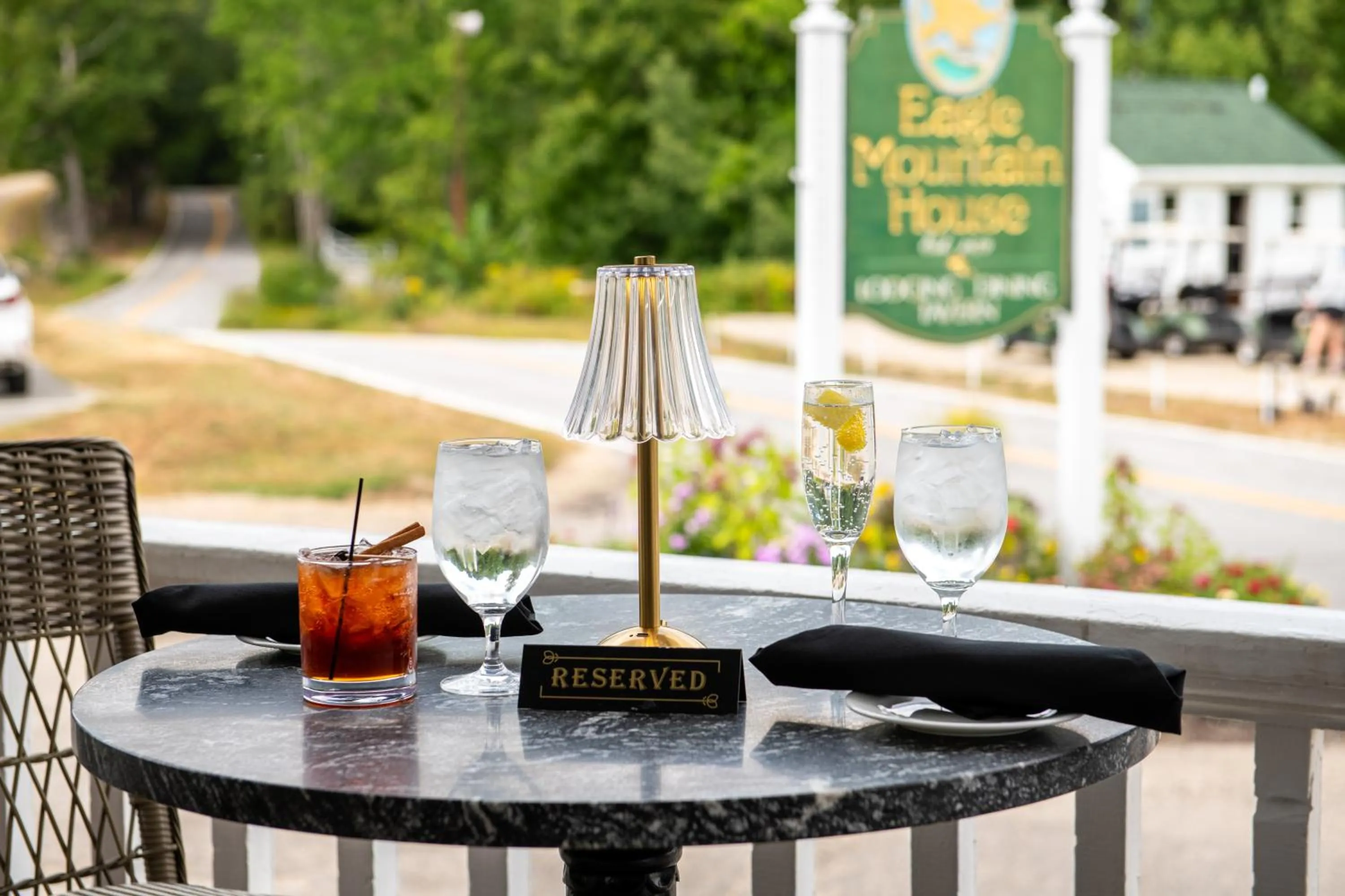 Food and drinks in Eagle Mountain House and Golf Club