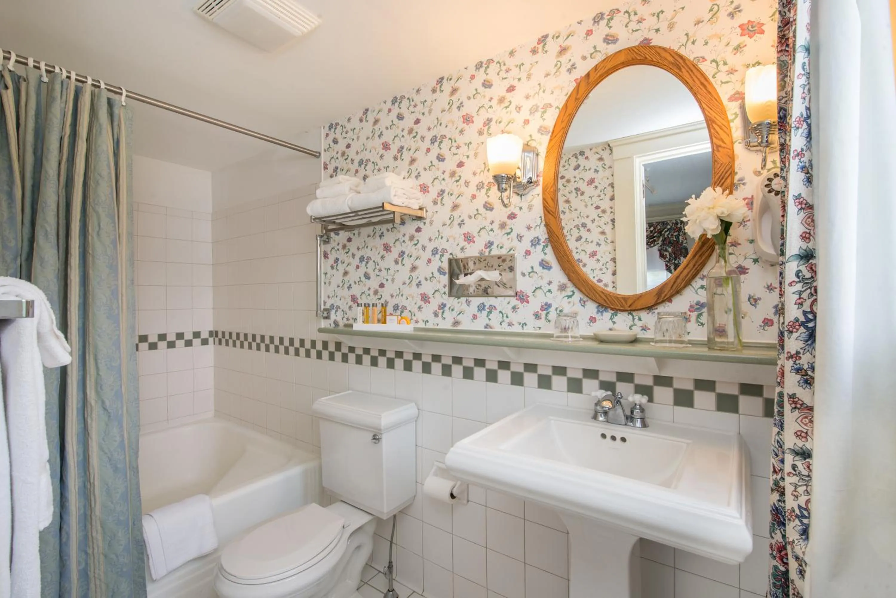 Bathroom in Eagle Mountain House and Golf Club