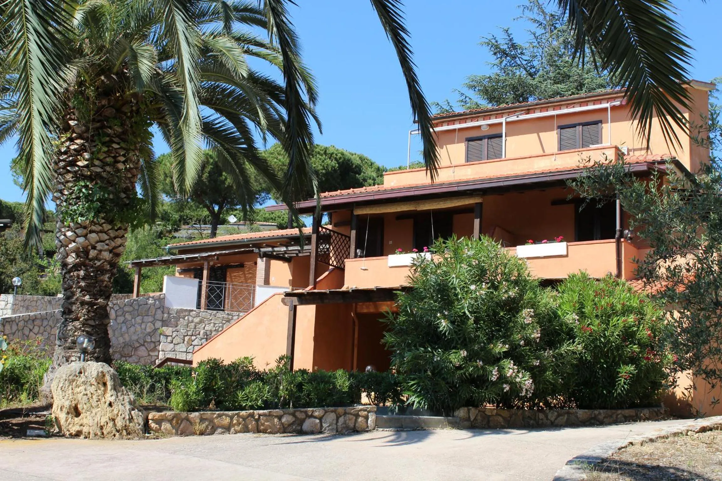 Property building in Casa Roberta