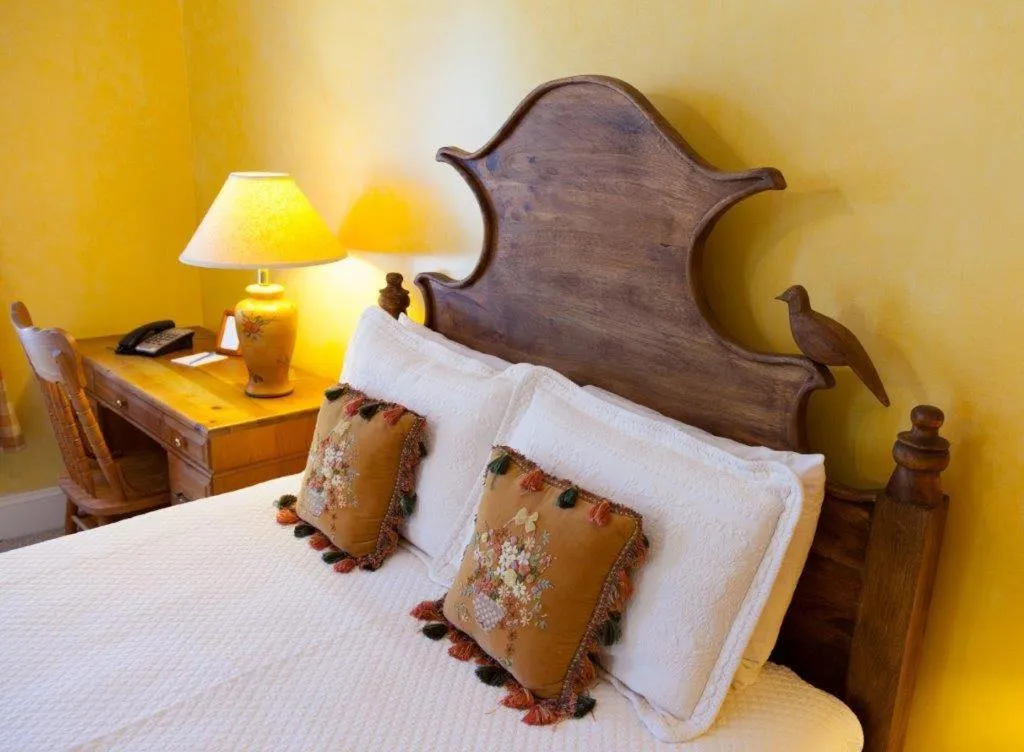 Decorative detail, Bed in Admiral Fitzroy Inn