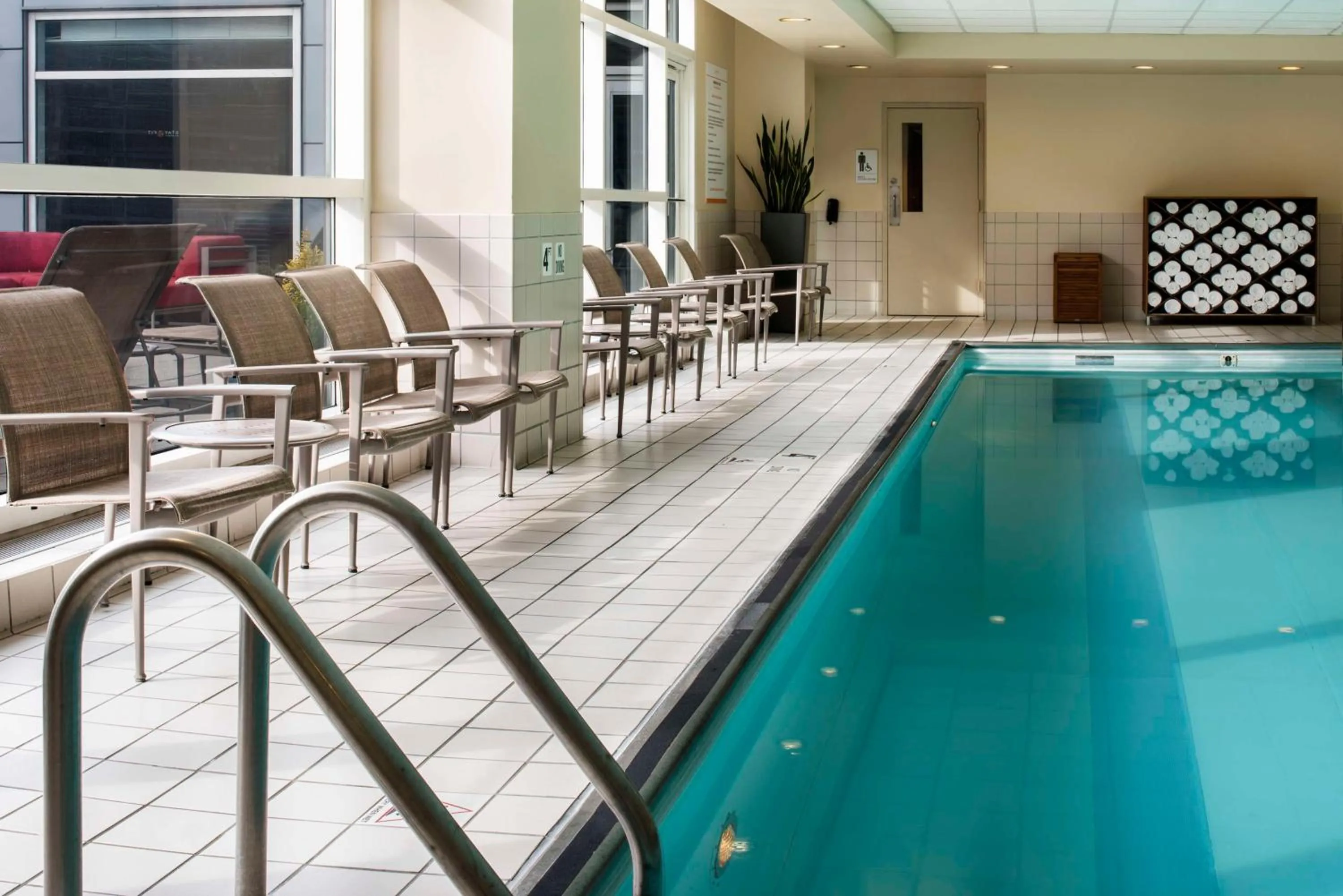 Swimming pool in Hyatt Regency McCormick Place Chicago