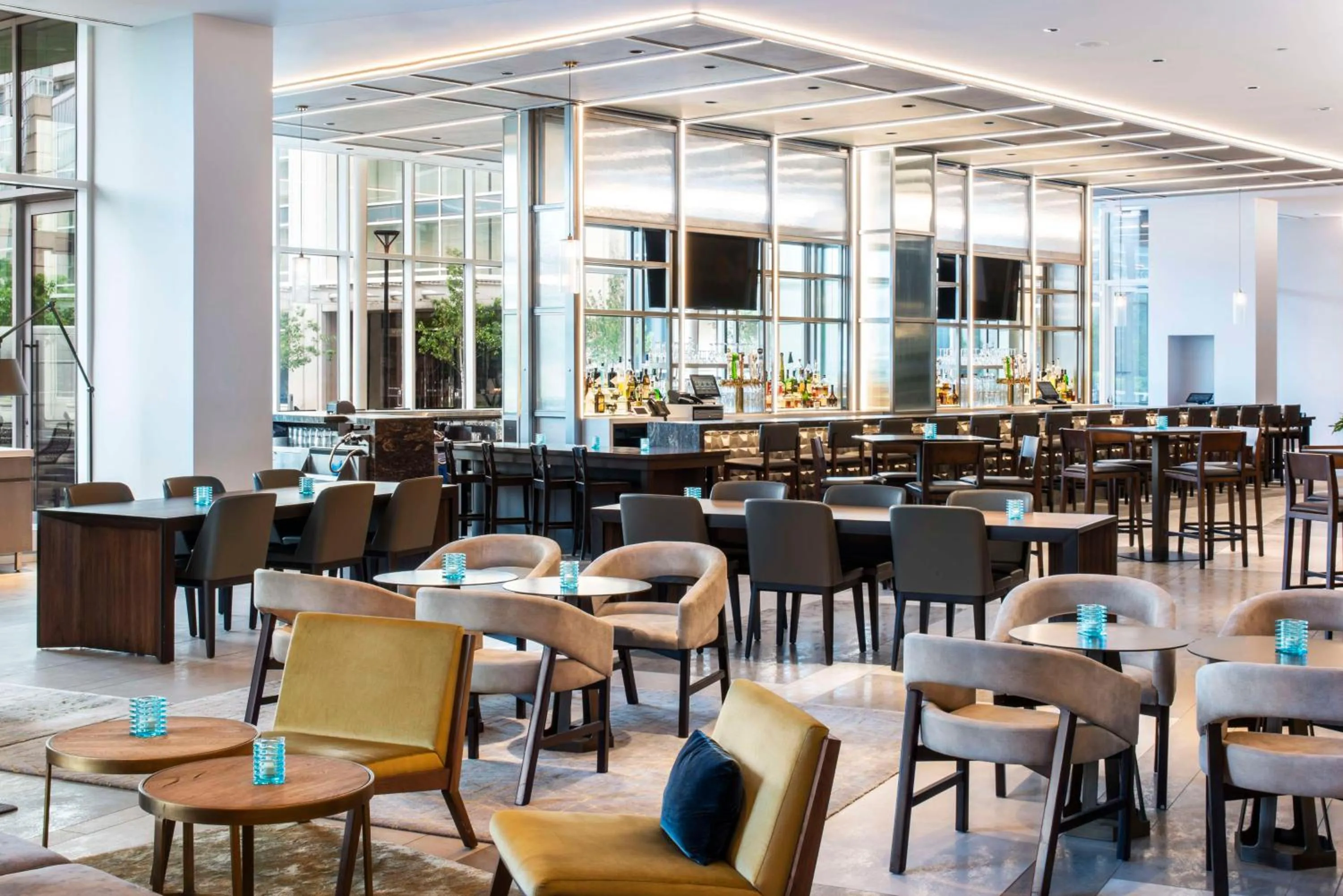 Lounge or bar in Hyatt Regency McCormick Place Chicago
