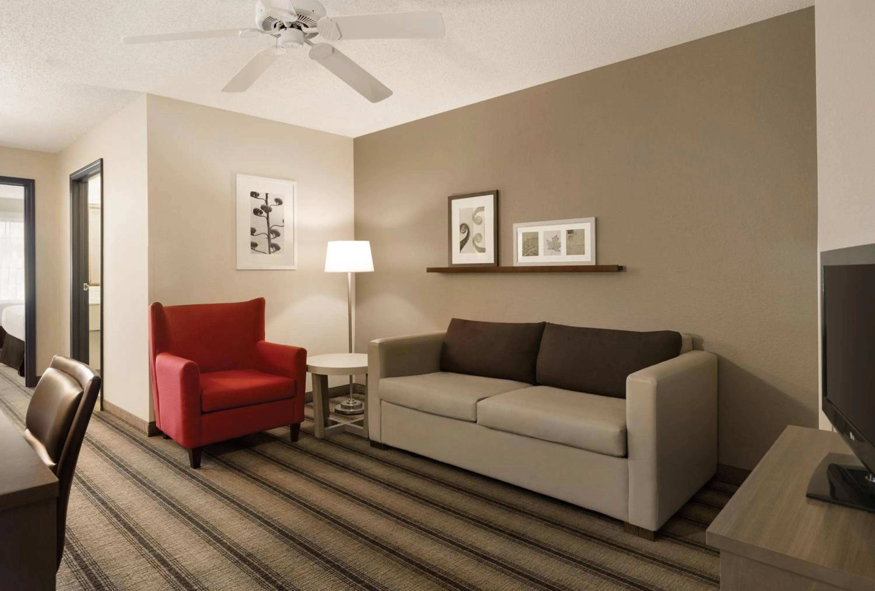 Seating area in Country Inn & Suites by Radisson, Indianapolis Airport South, IN