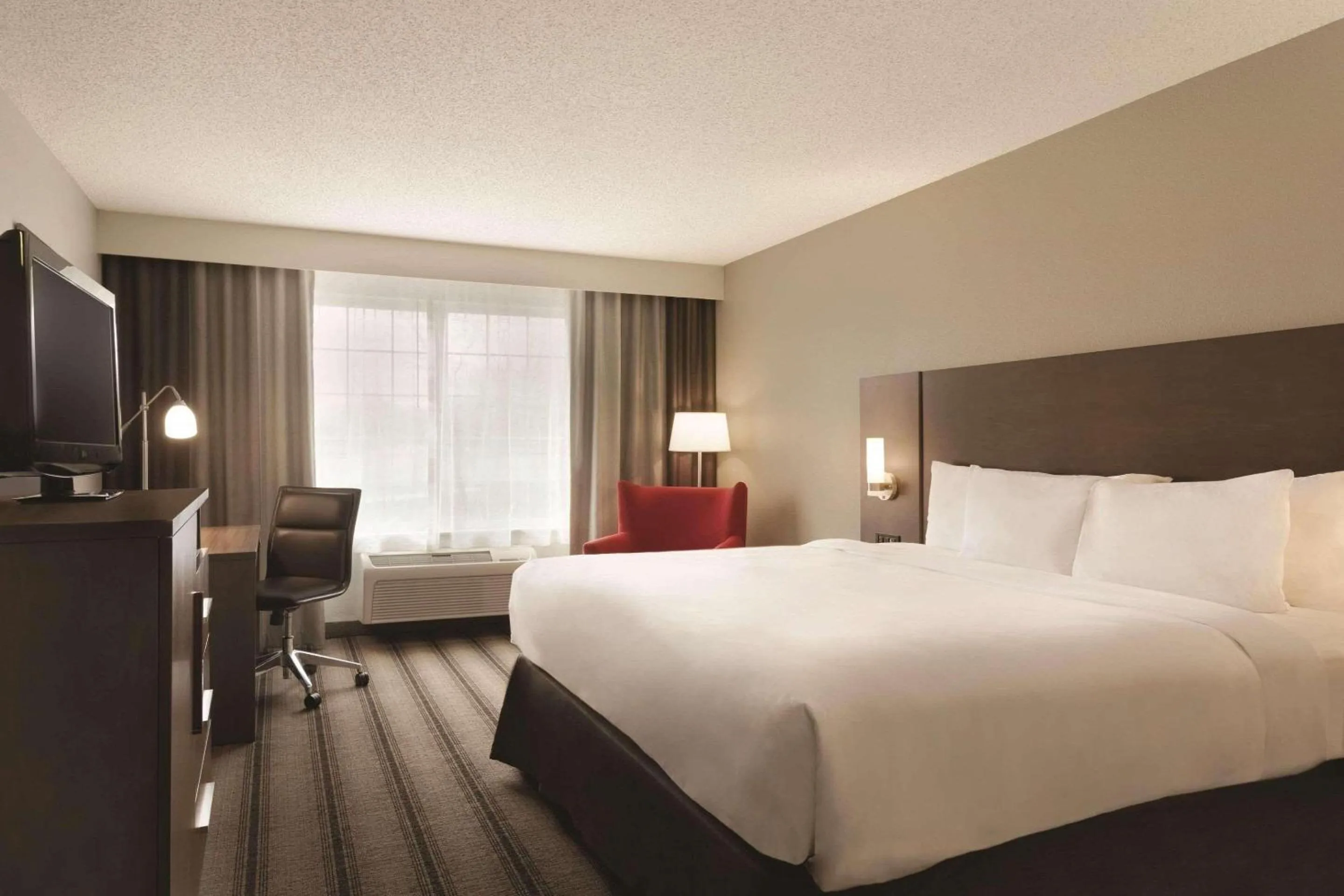 Bedroom, Bed in Country Inn & Suites by Radisson, Indianapolis Airport South, IN