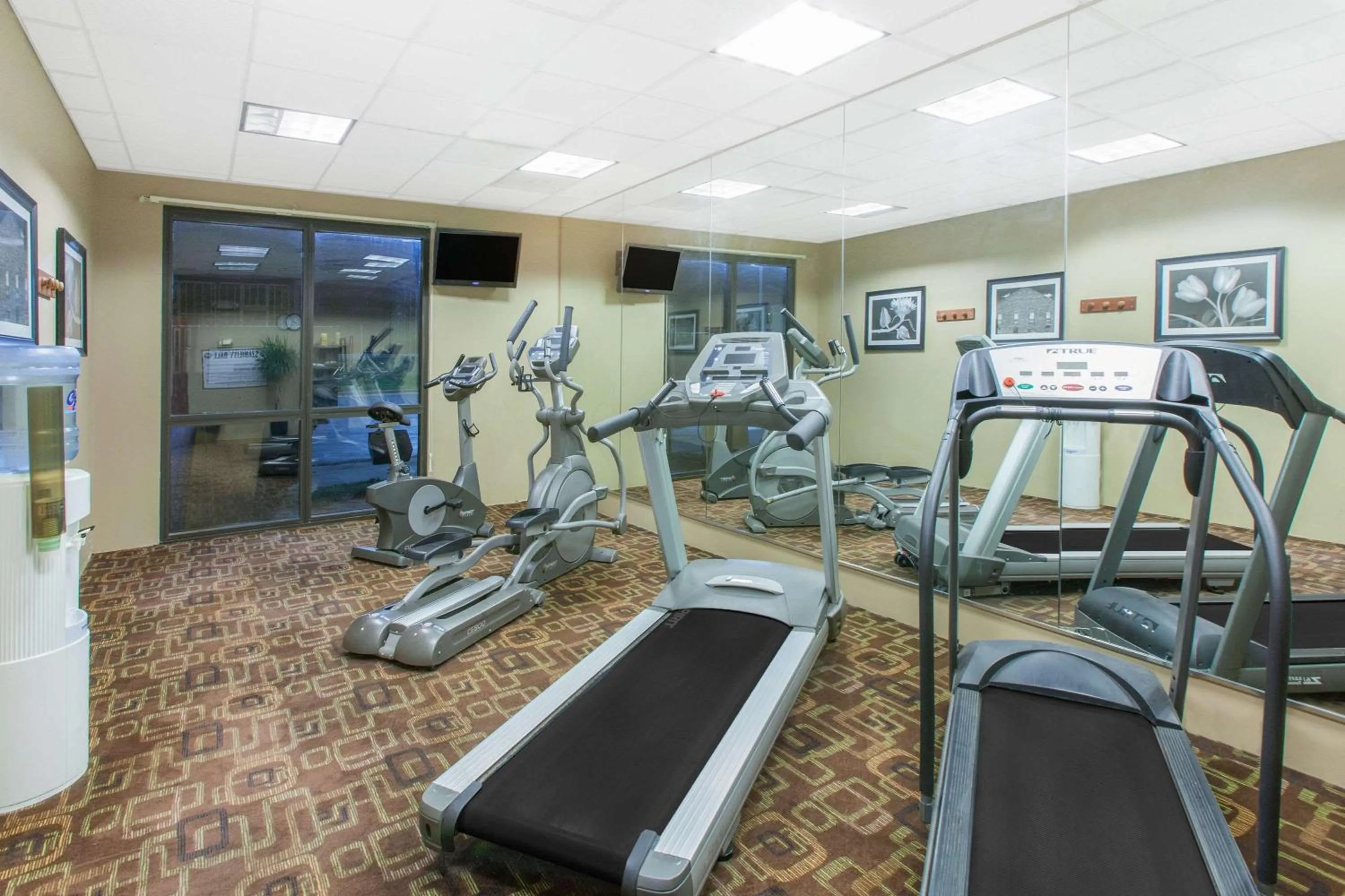 Fitness centre/facilities in Hawthorn Suites Midwest City
