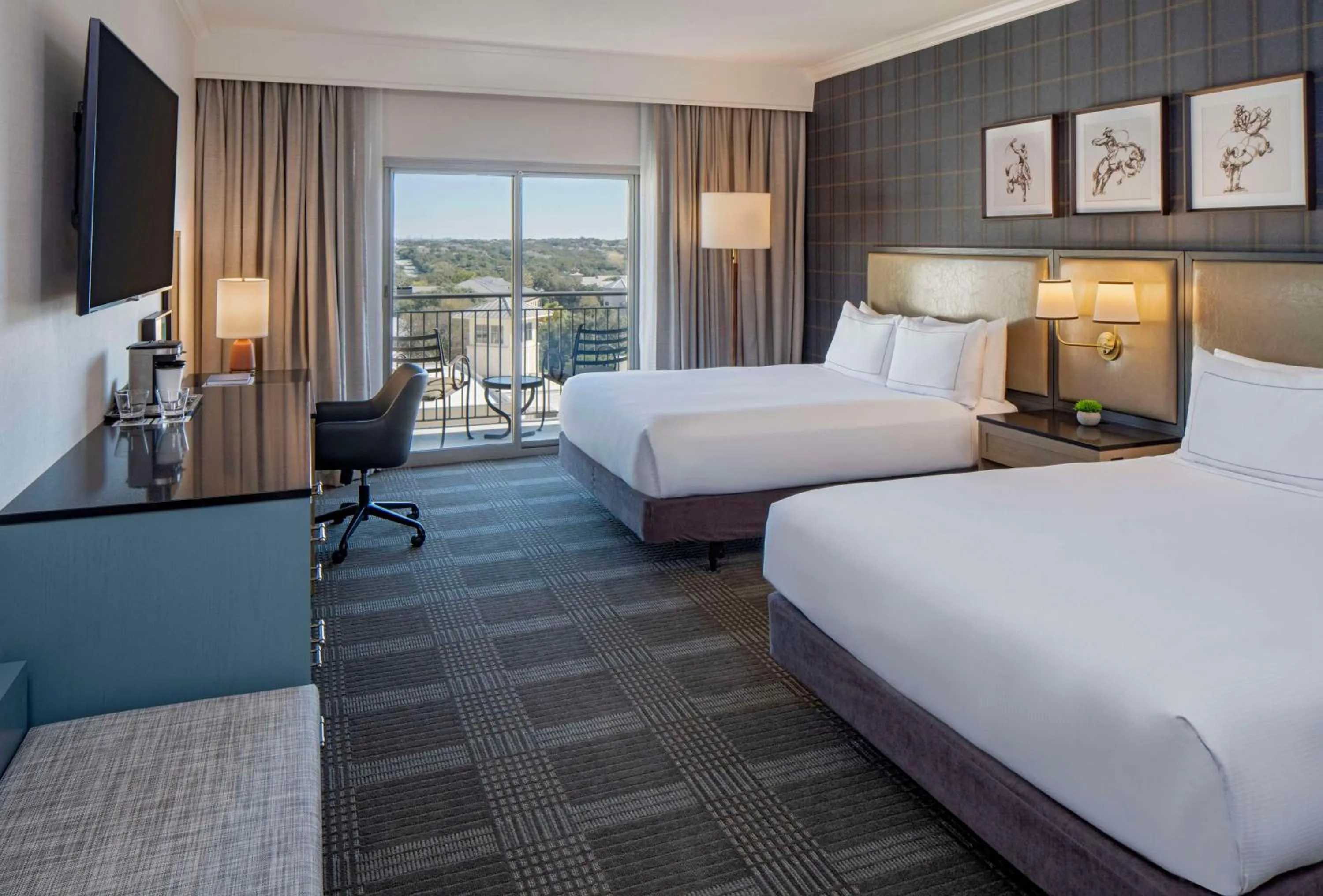 Bed in Hilton San Antonio Hill Country