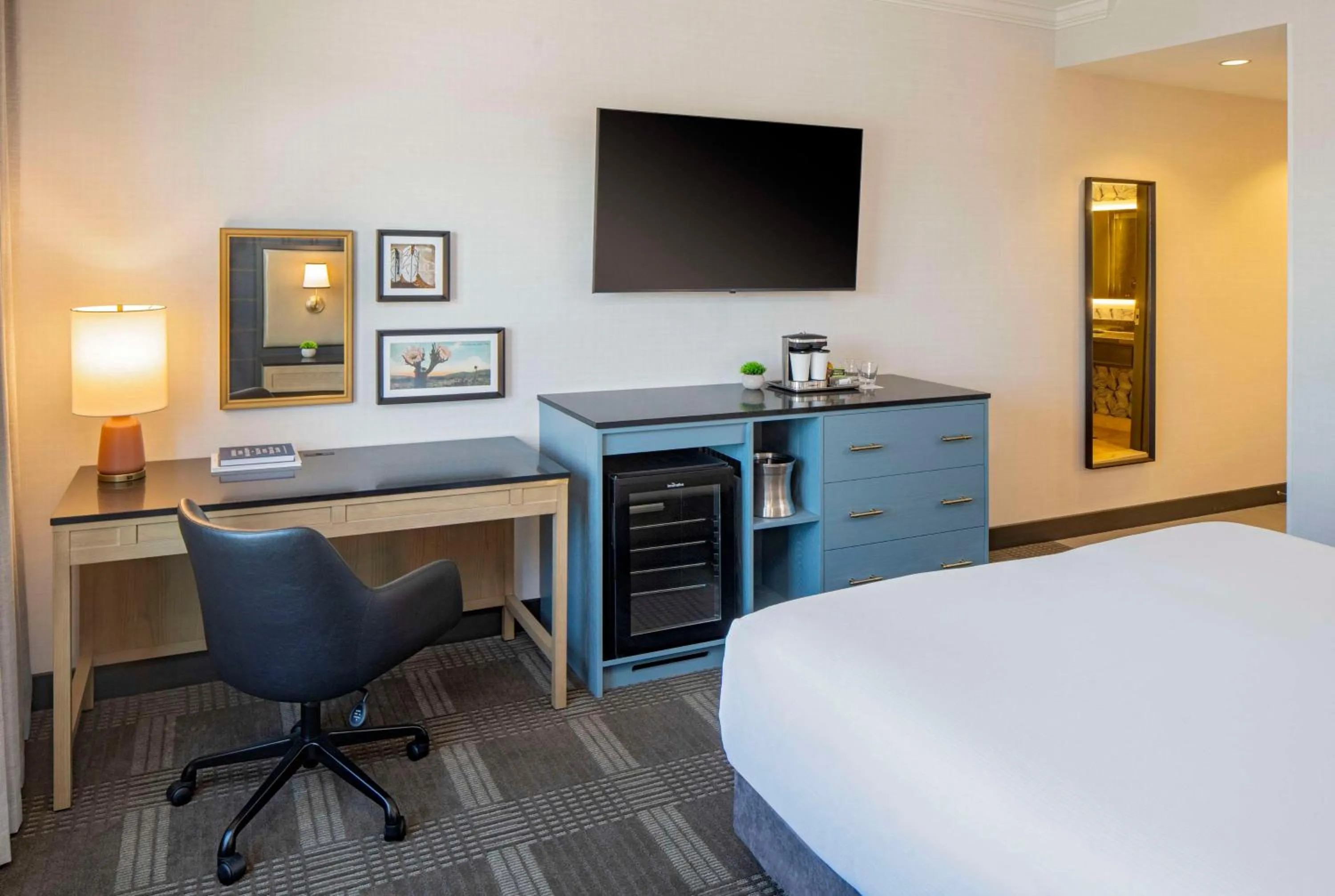 Bedroom, Bed in Hilton San Antonio Hill Country