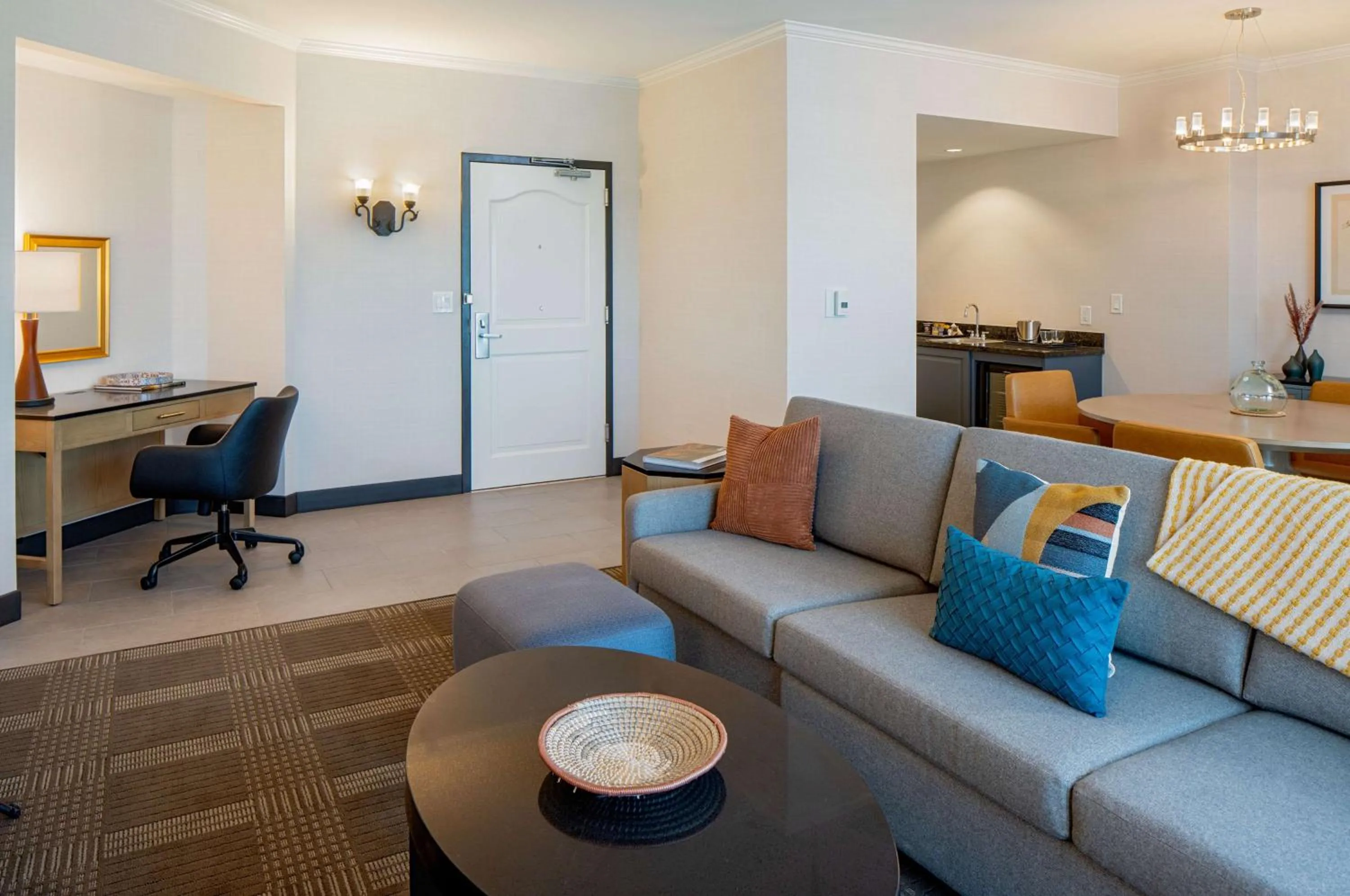 Living room in Hilton San Antonio Hill Country