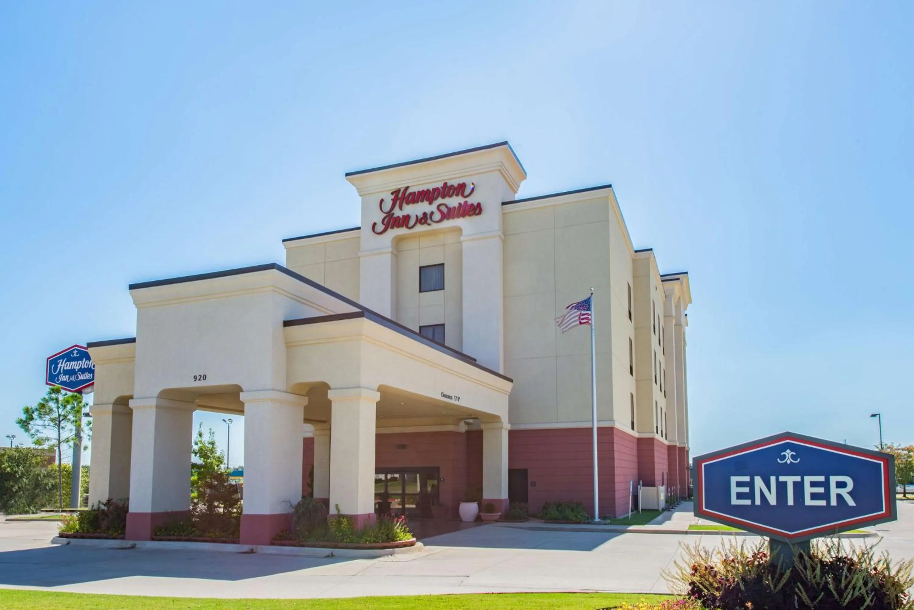 Property building in Hampton Inn & Suites Oklahoma City - South