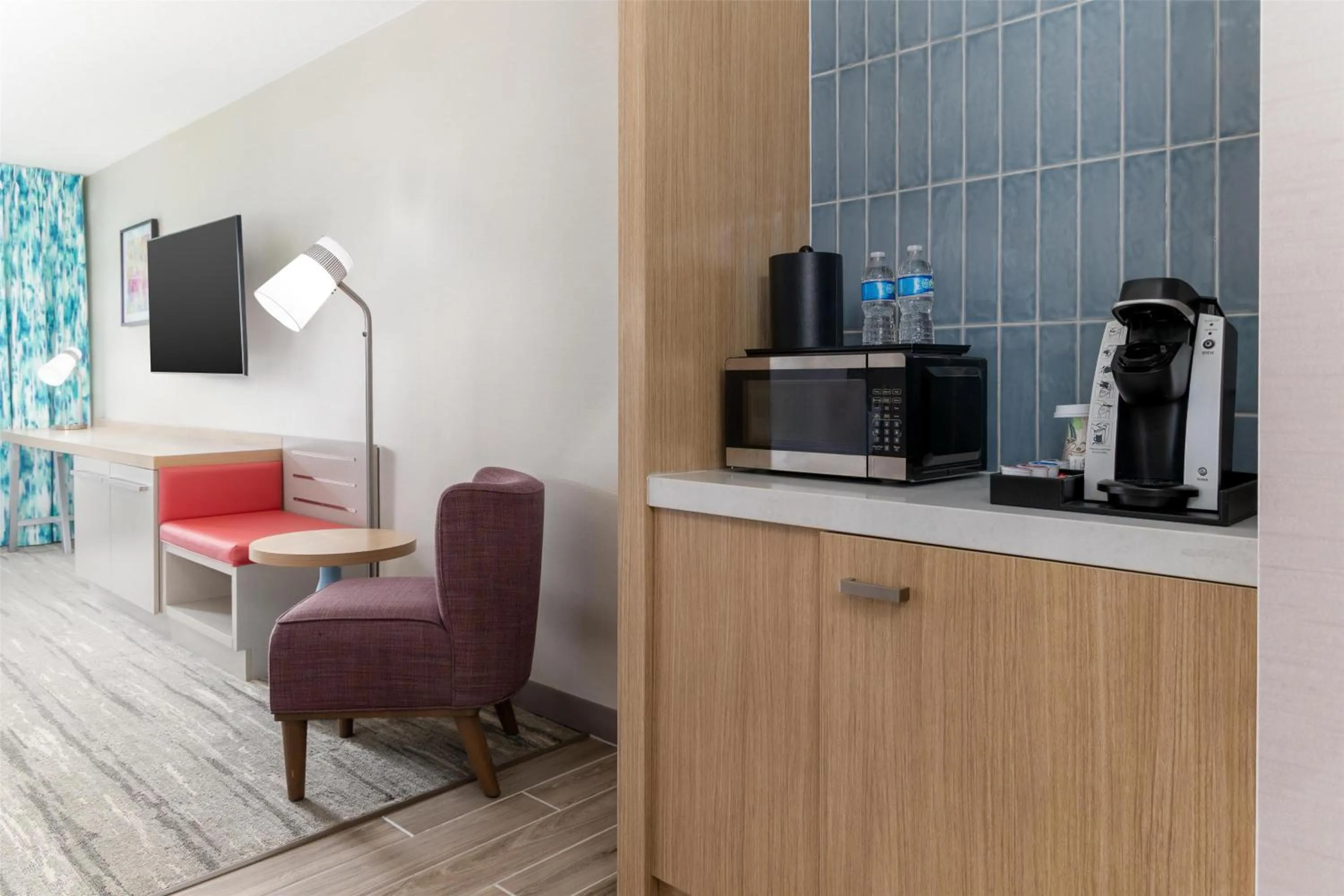 Photo of the whole room in Hilton Garden Inn Hanover Arundel Mills, MD