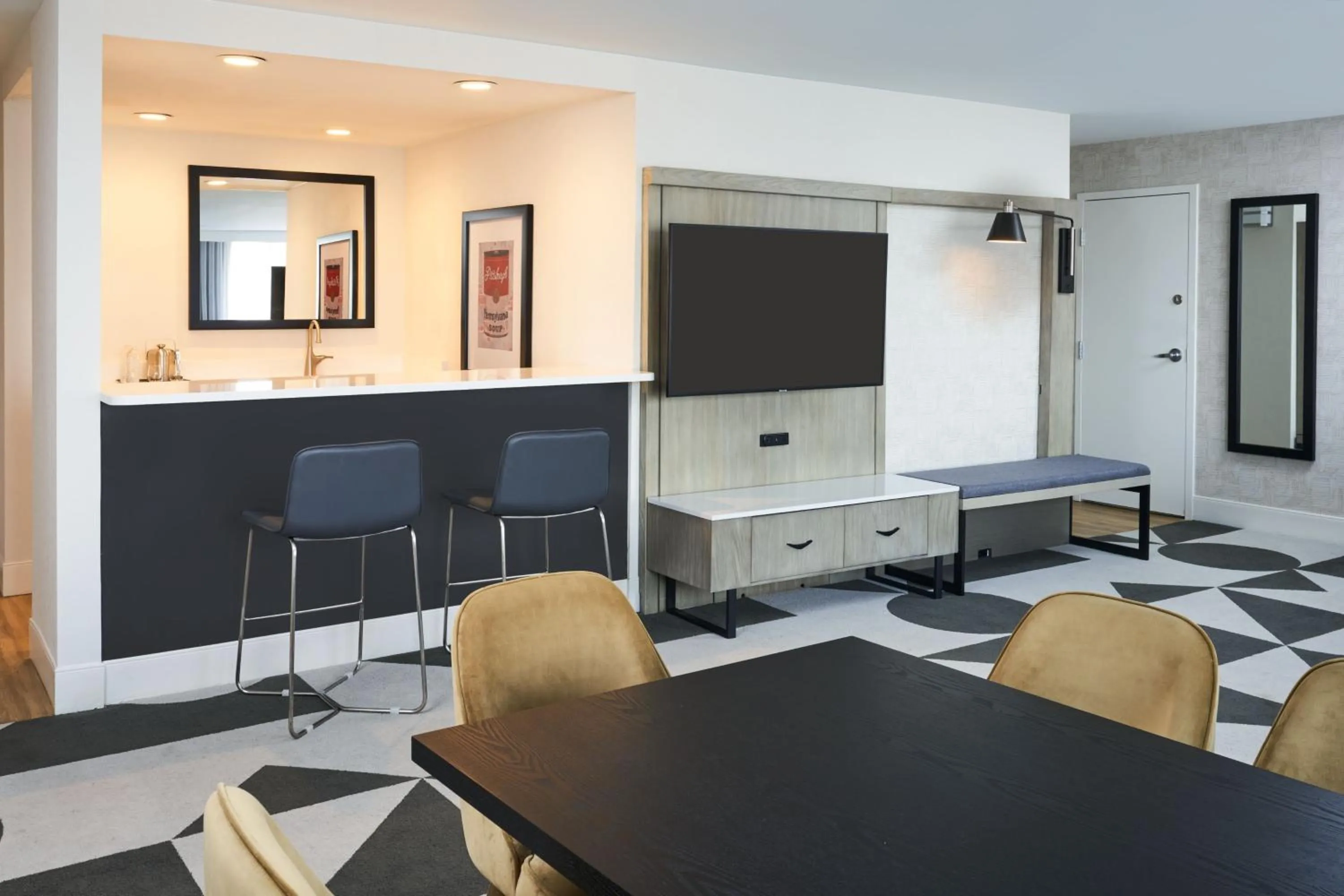 Bedroom in Sheraton Pittsburgh Hotel at Station Square