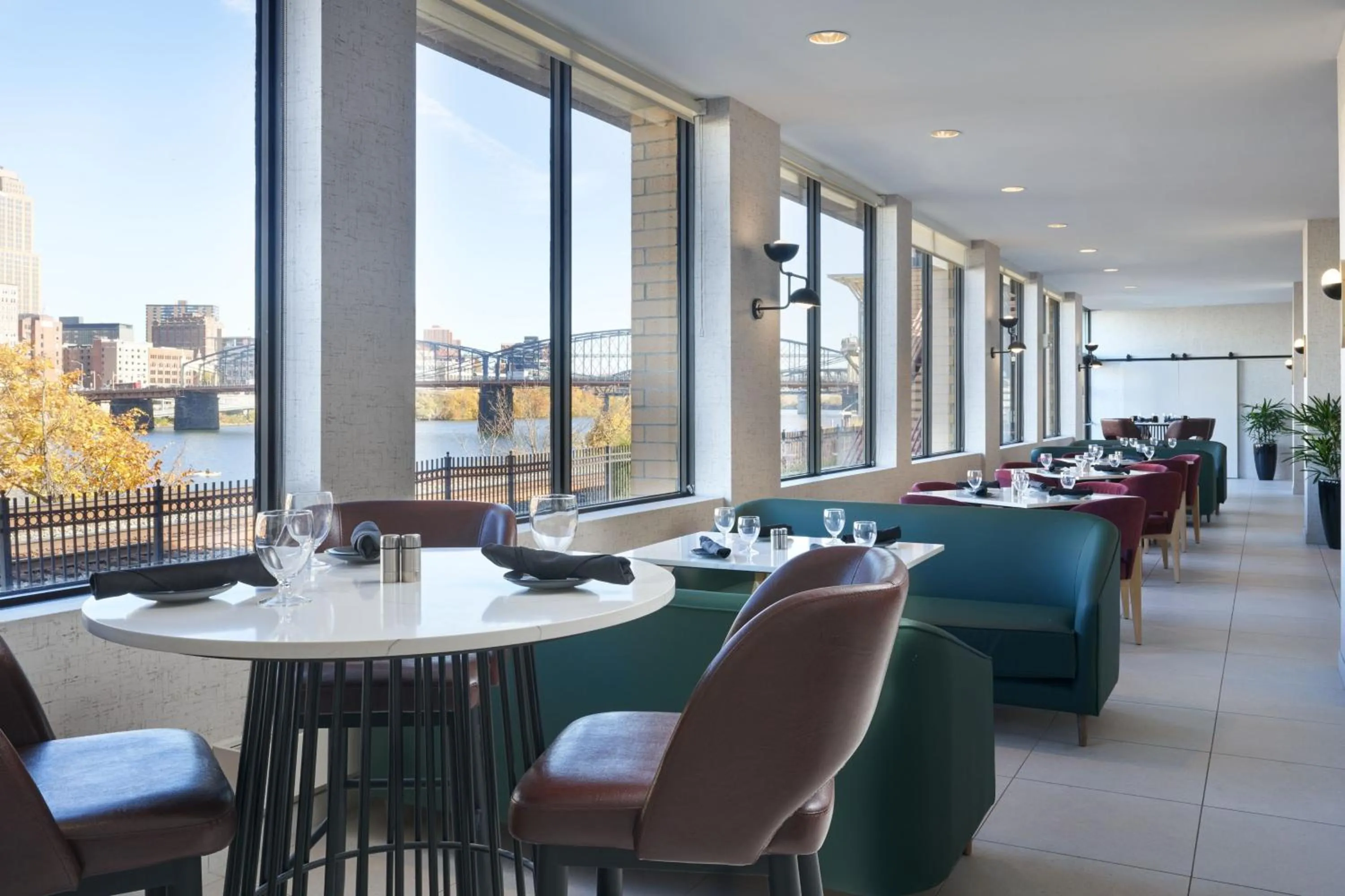 Restaurant/places to eat in Sheraton Pittsburgh Hotel at Station Square