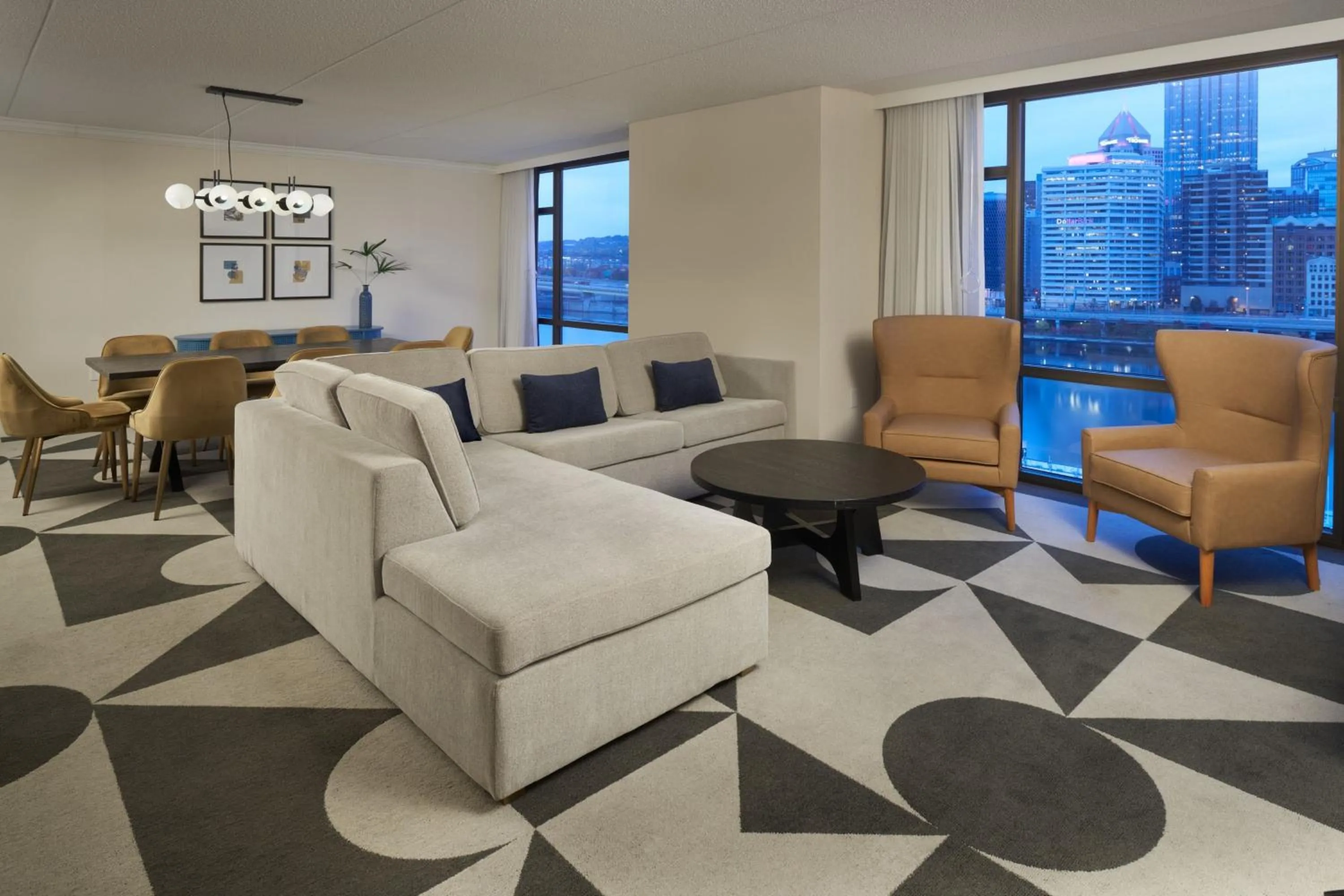 Bedroom in Sheraton Pittsburgh Hotel at Station Square