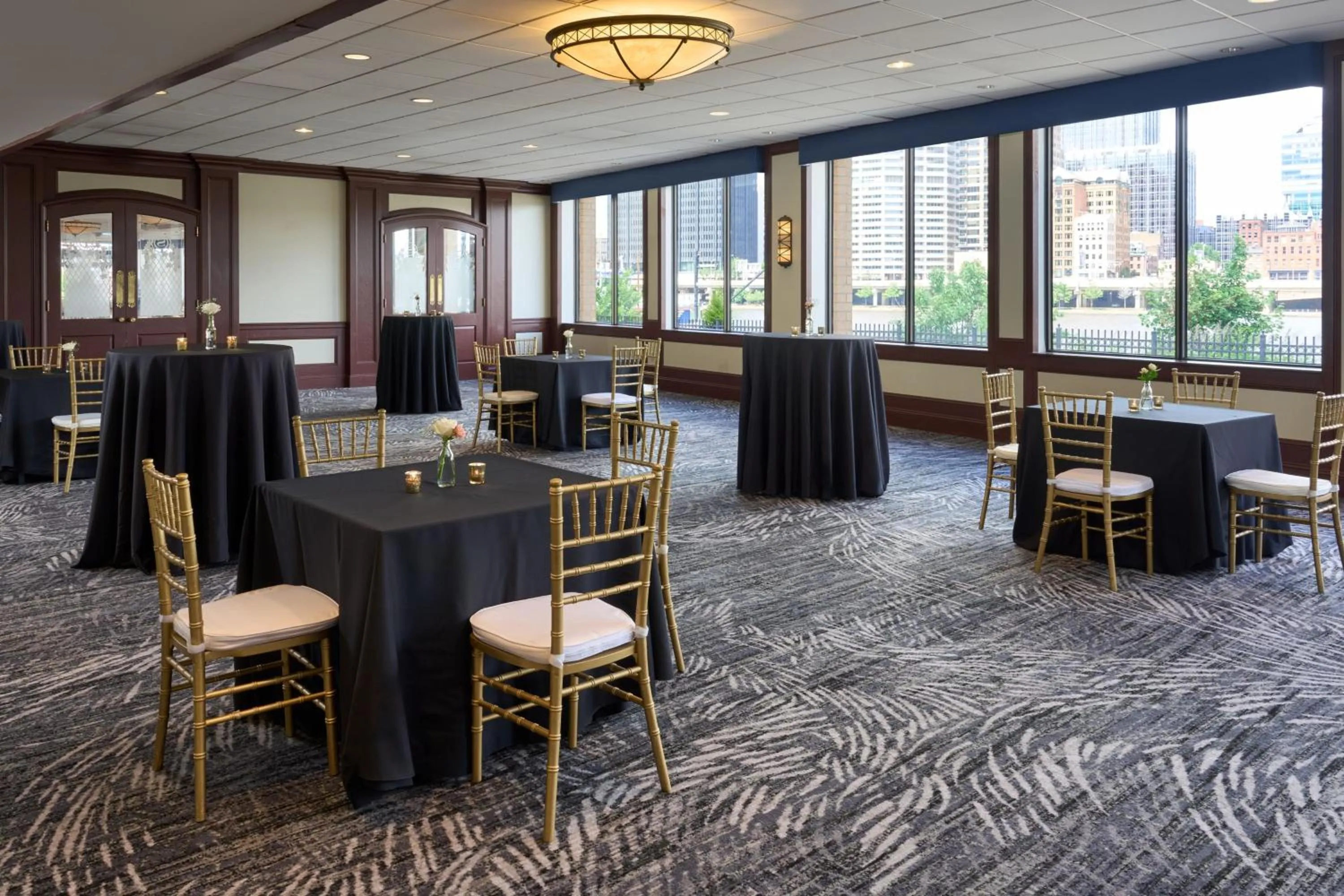 Lobby or reception in Sheraton Pittsburgh Hotel at Station Square
