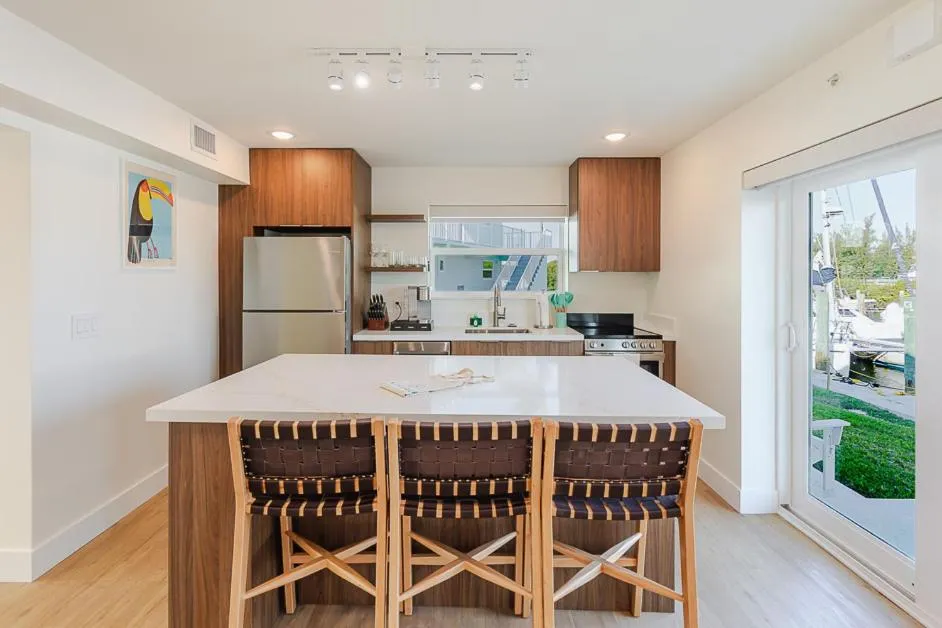 Kitchen or kitchenette in Skipjack Resort & Marina