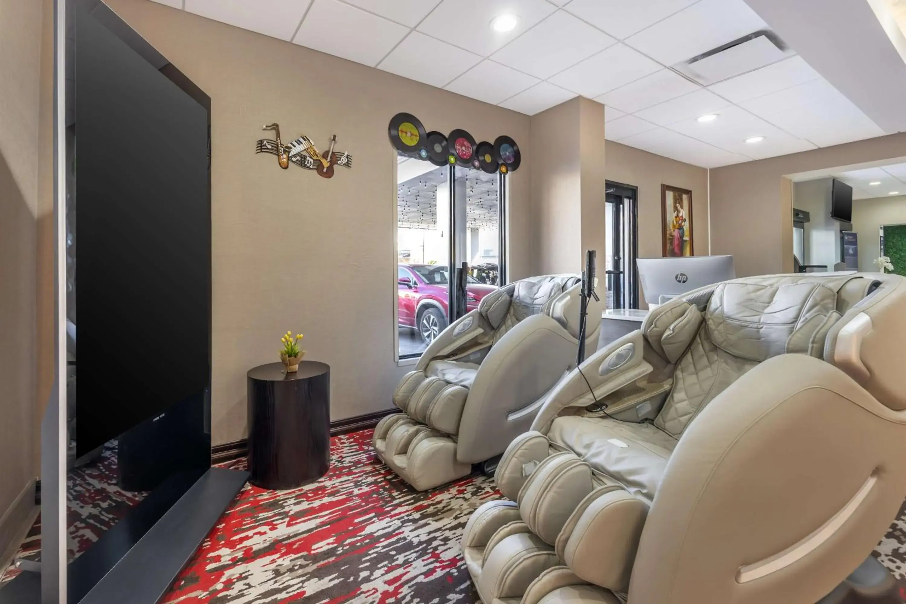 Property building in Best Western Downtown PLUS Music Row Property building in Best Western Downtown PLUS Music Row