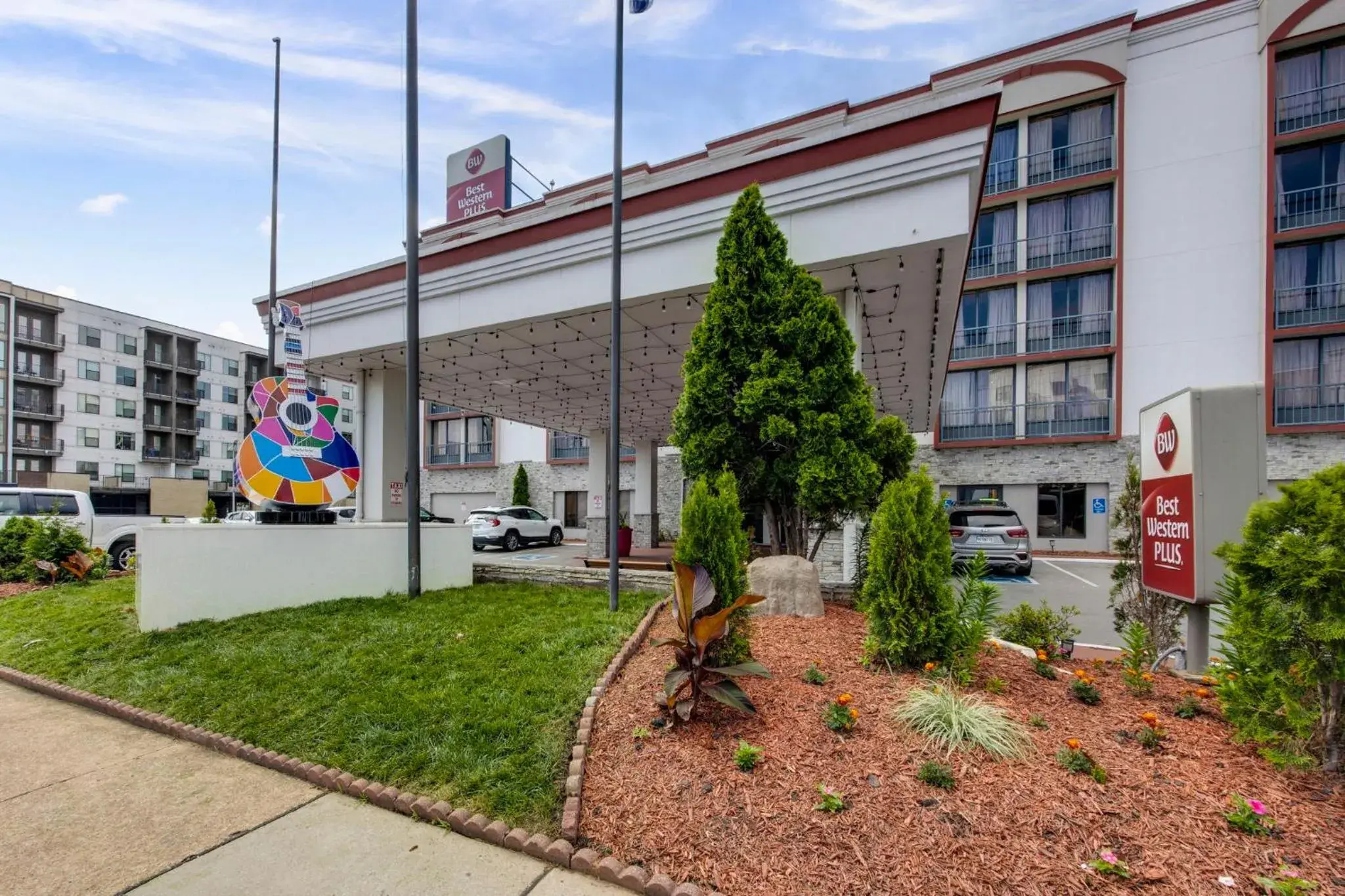 Property building in Best Western Downtown PLUS Music Row Property building in Best Western Downtown PLUS Music Row